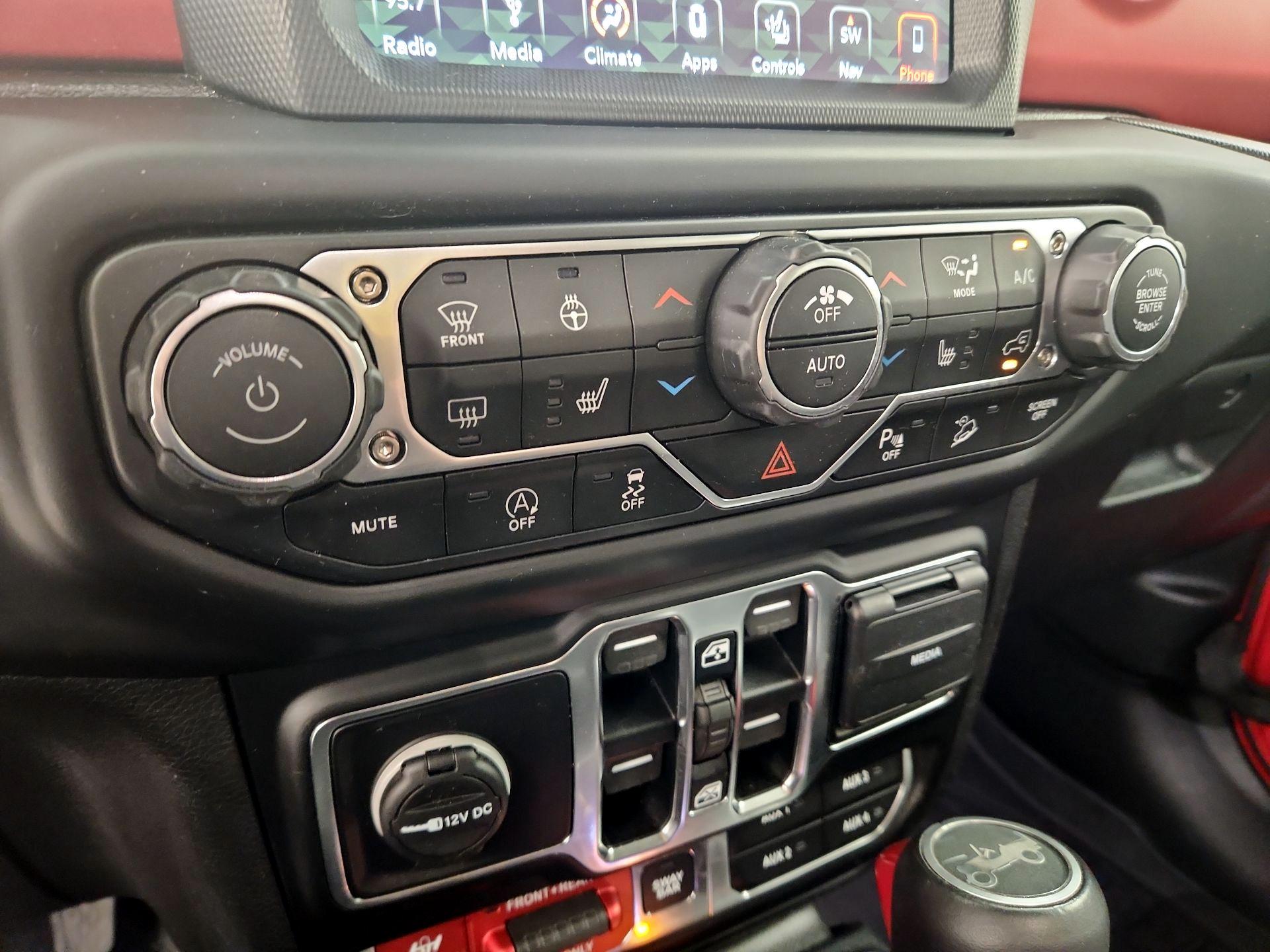 Thumbnail: 2019 Jeep Wrangler - 17