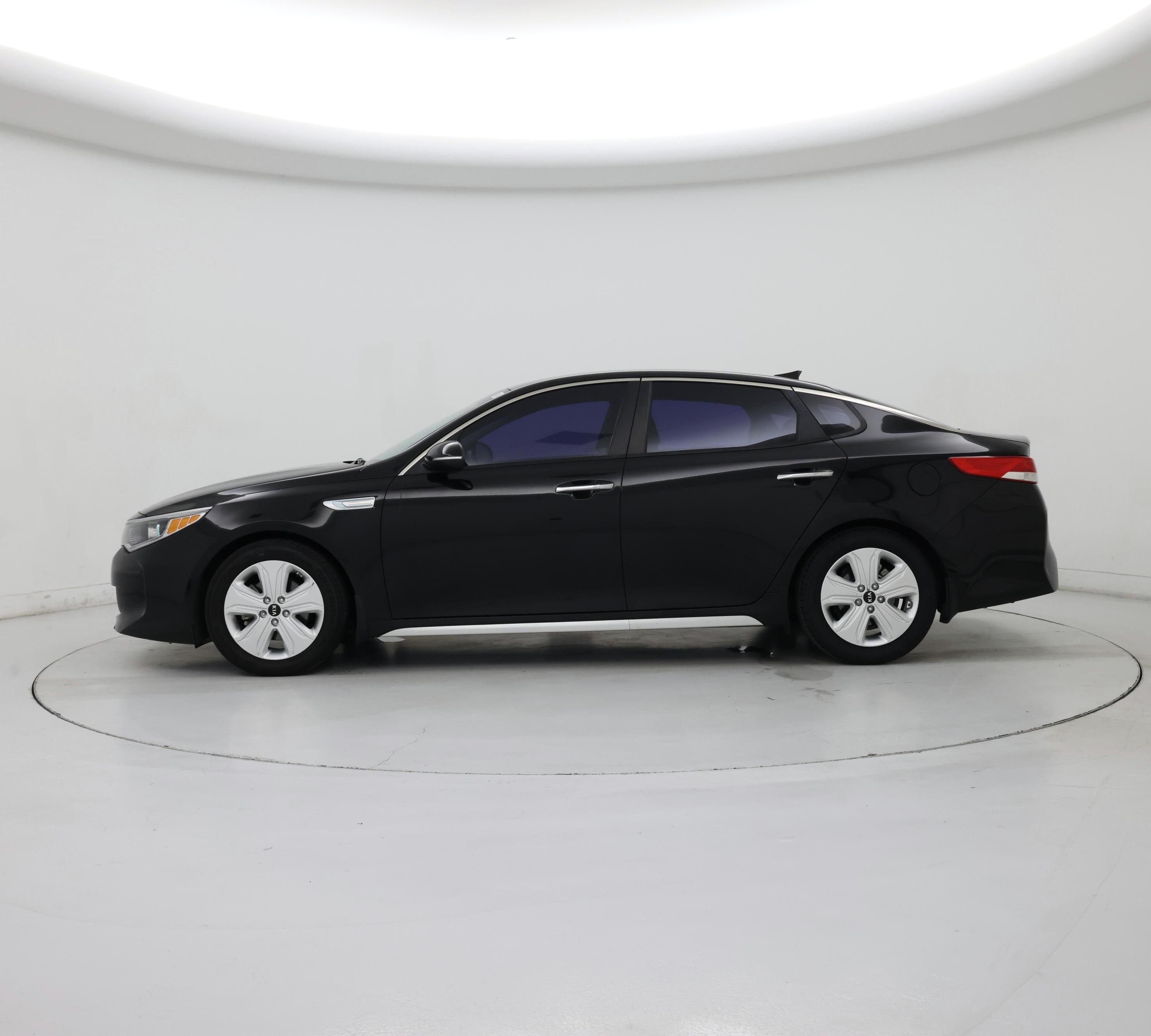 Thumbnail: 2017 Kia Optima - 3