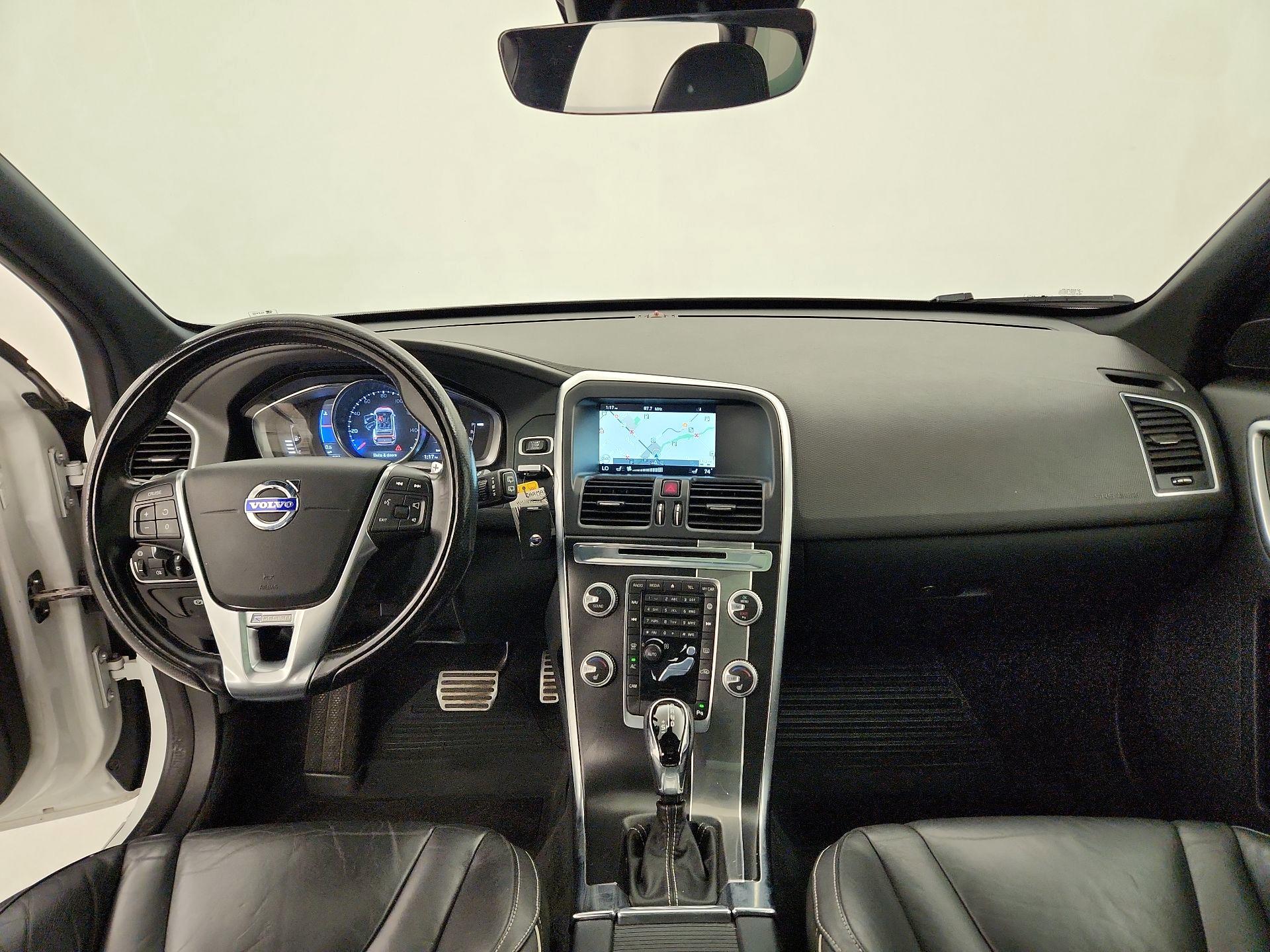 Thumbnail: 2016 Volvo XC60 - 9