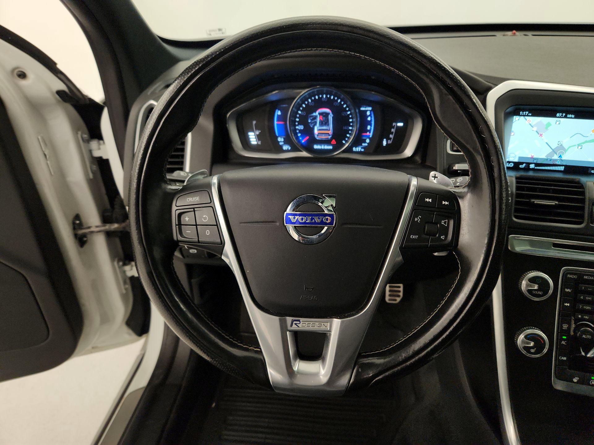 Thumbnail: 2016 Volvo XC60 - 10