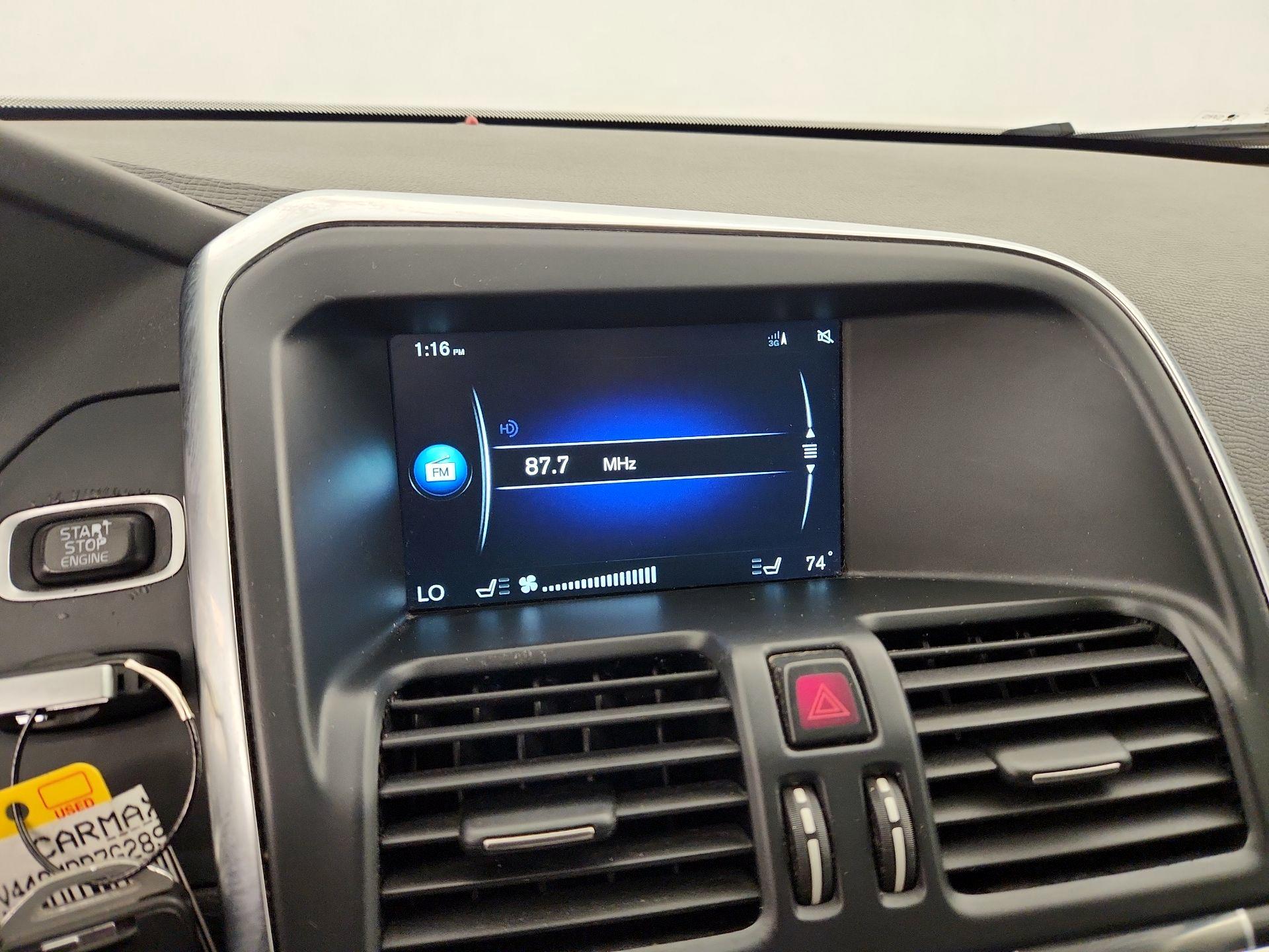 Thumbnail: 2016 Volvo XC60 - 16