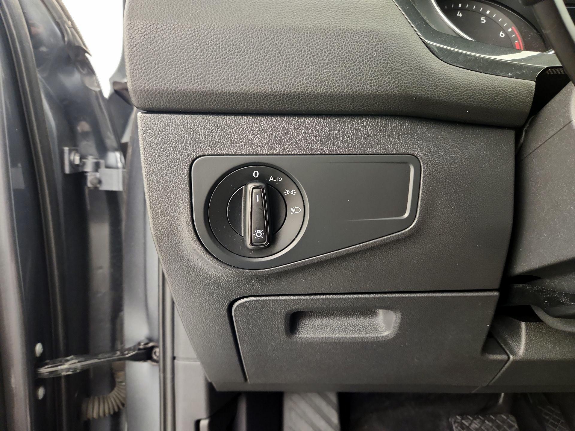 Thumbnail: 2019 Volkswagen Tiguan - 13