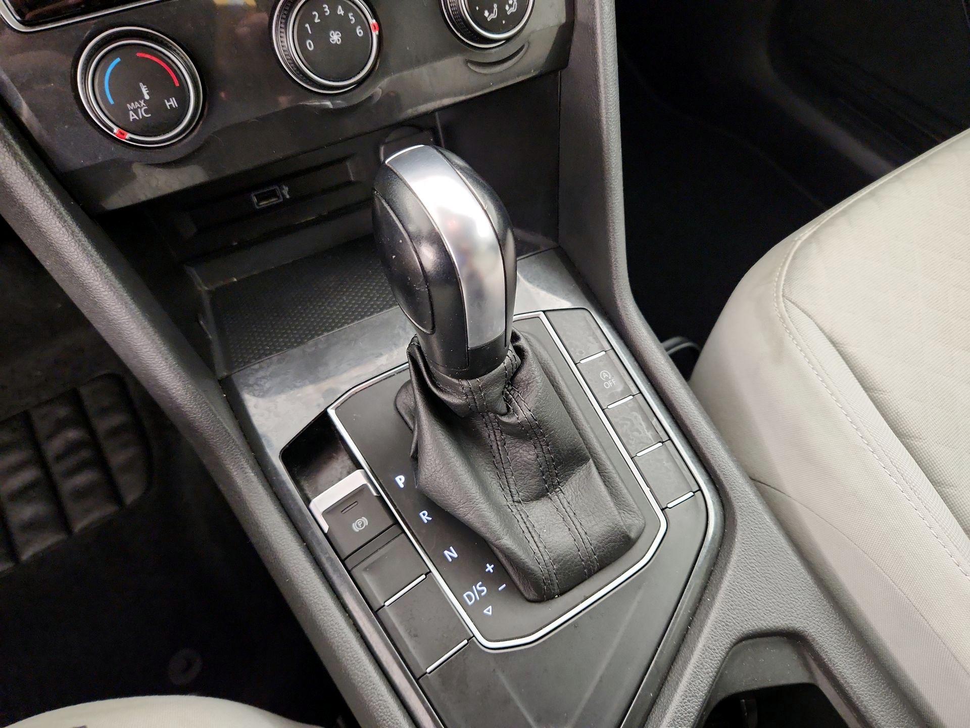 Thumbnail: 2019 Volkswagen Tiguan - 17