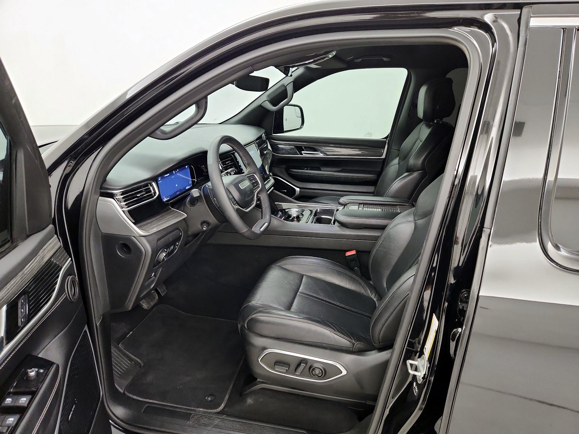 Thumbnail: 2022 Jeep Wagoneer - 11