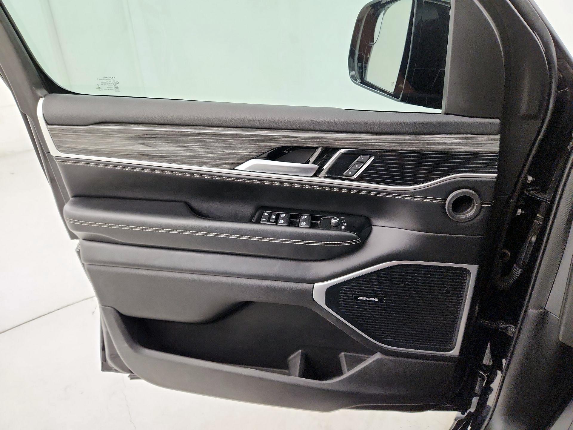 Thumbnail: 2022 Jeep Wagoneer - 12