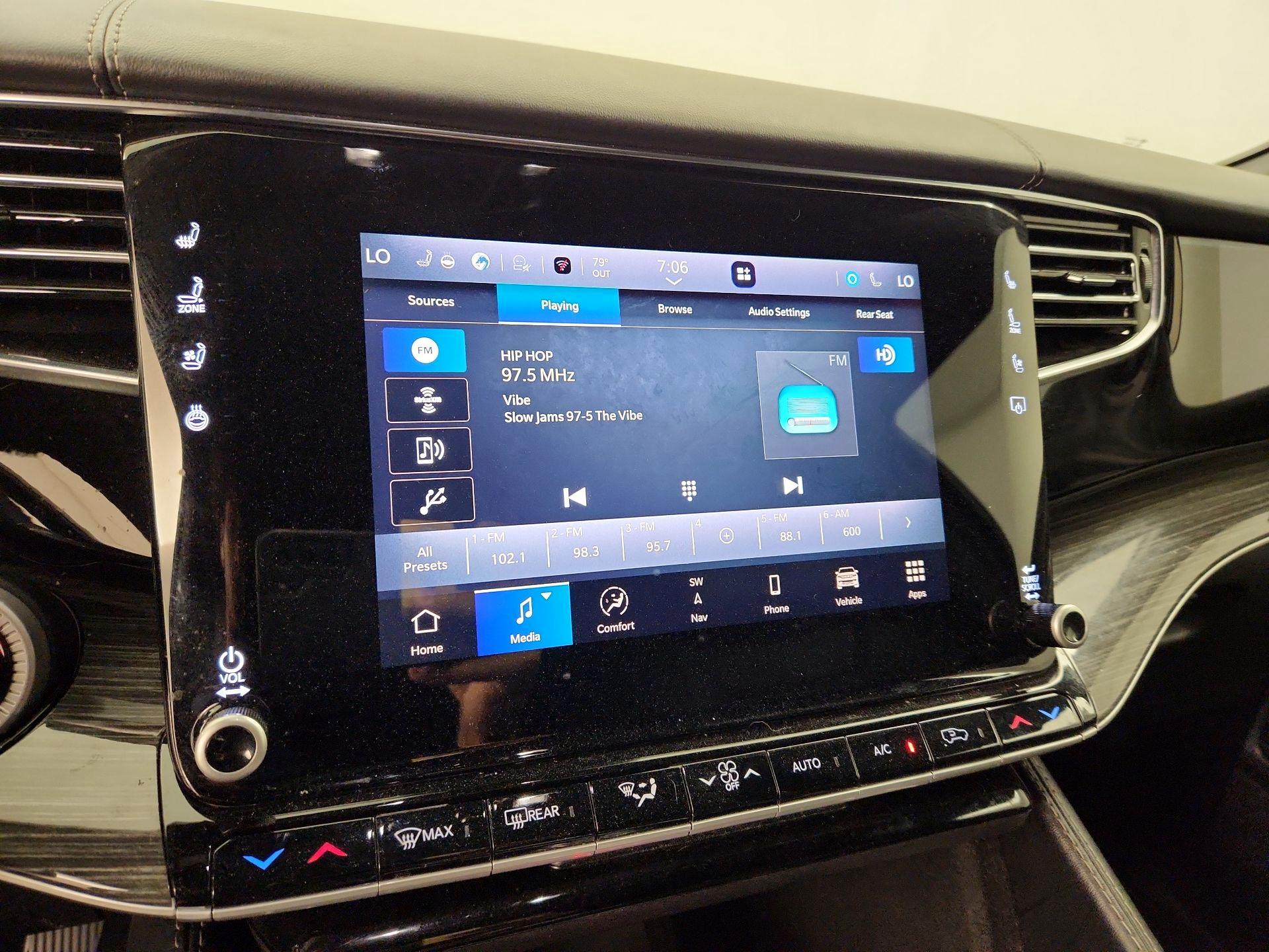 Thumbnail: 2022 Jeep Wagoneer - 16