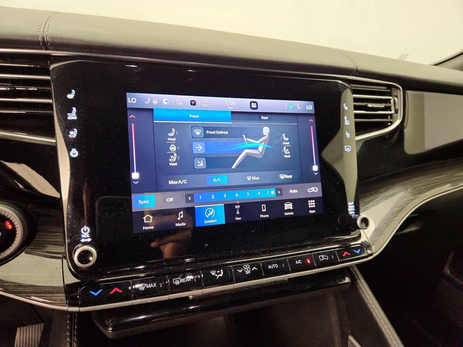 Thumbnail: 2022 Jeep Wagoneer - 17