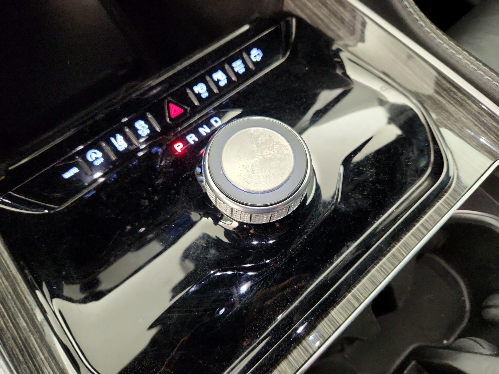 Thumbnail: 2022 Jeep Wagoneer - 18