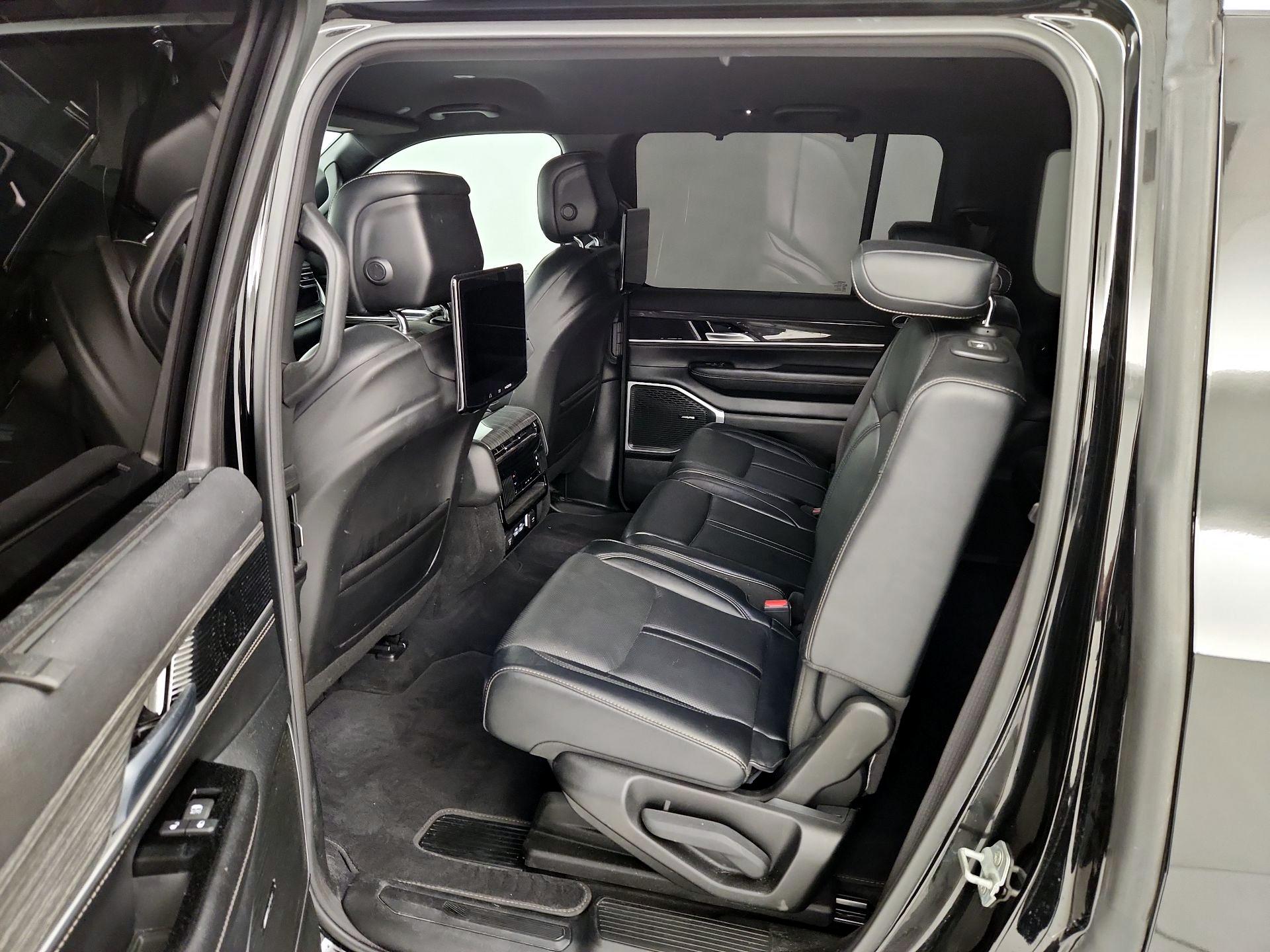 Thumbnail: 2022 Jeep Wagoneer - 20