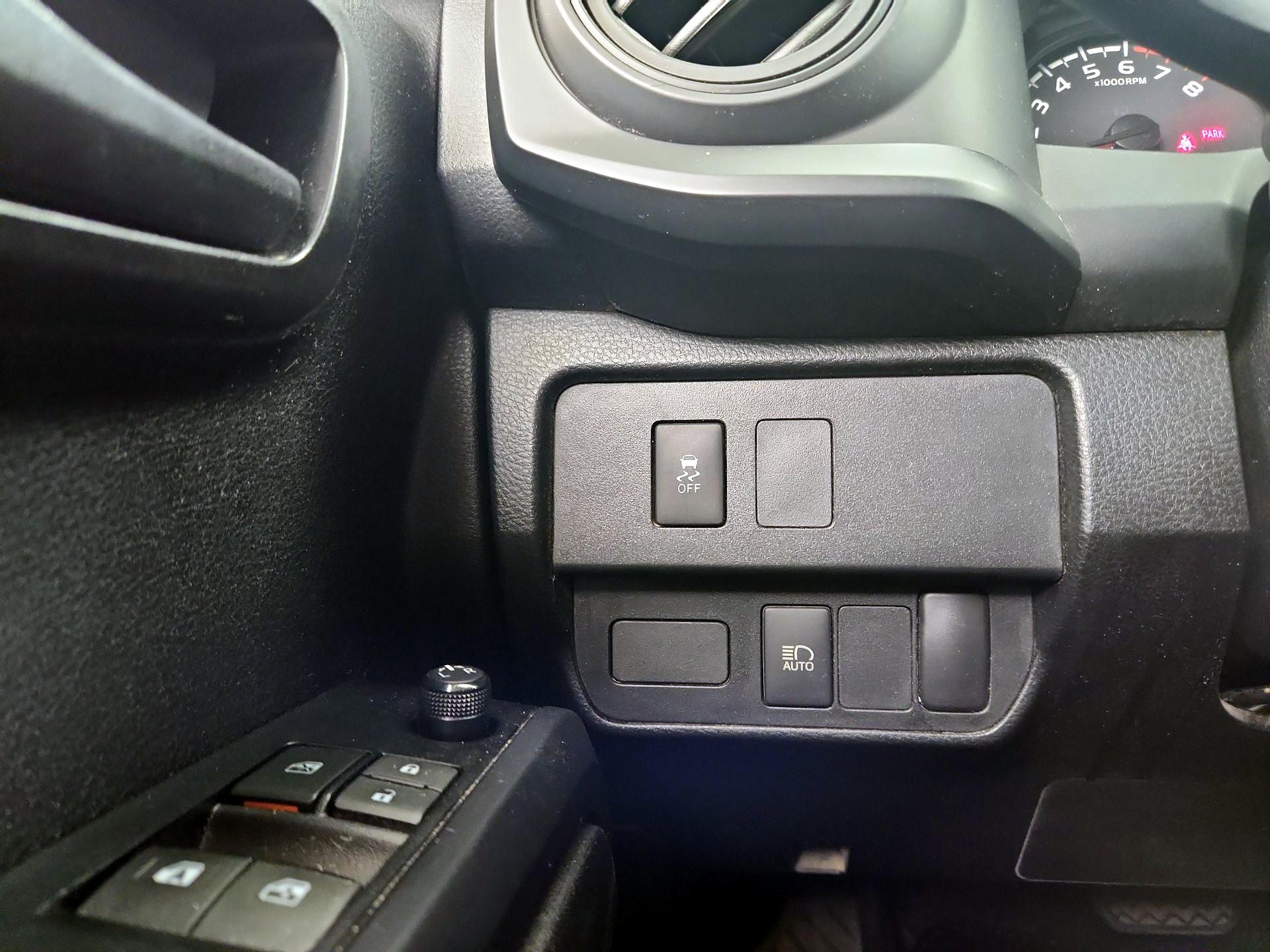 Thumbnail: 2021 Toyota Tacoma - 13