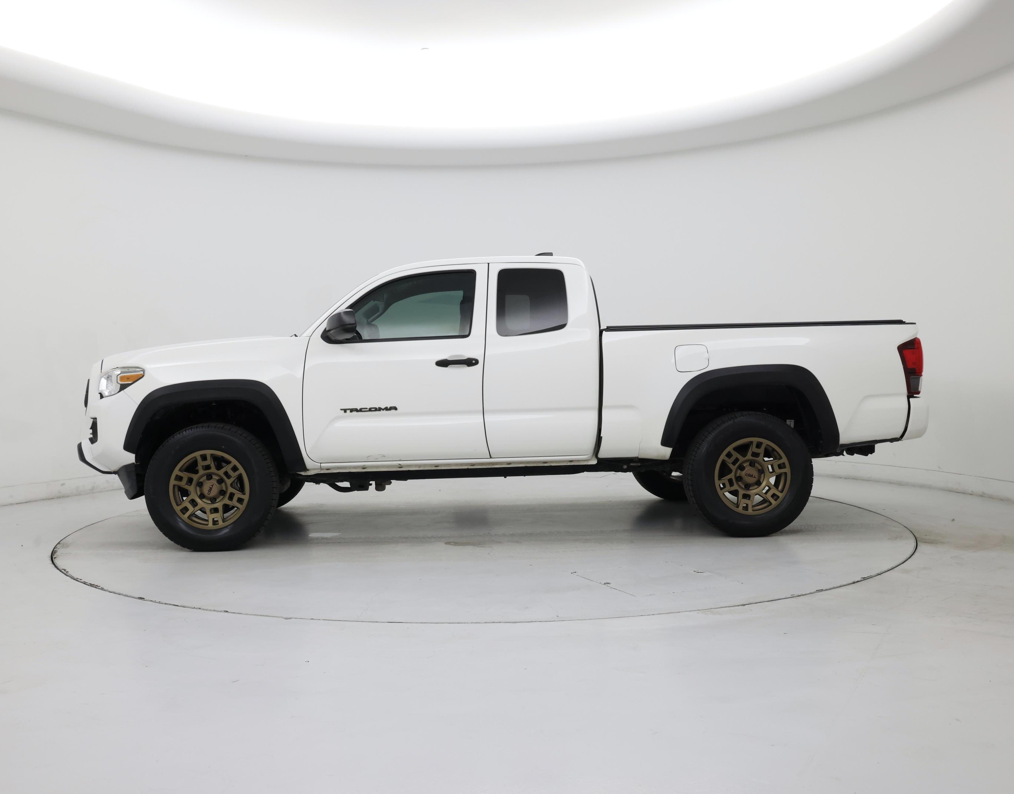 Thumbnail: 2021 Toyota Tacoma - 3