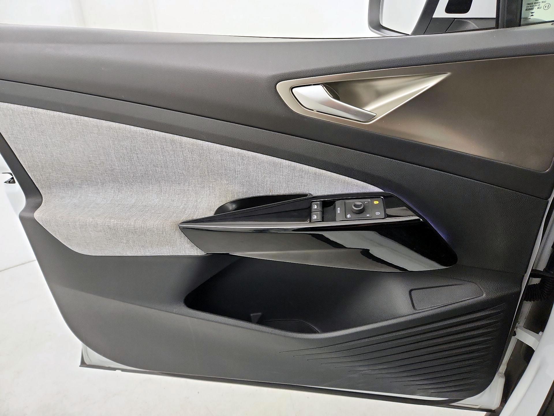 Thumbnail: 2023 Volkswagen ID.4 - 12