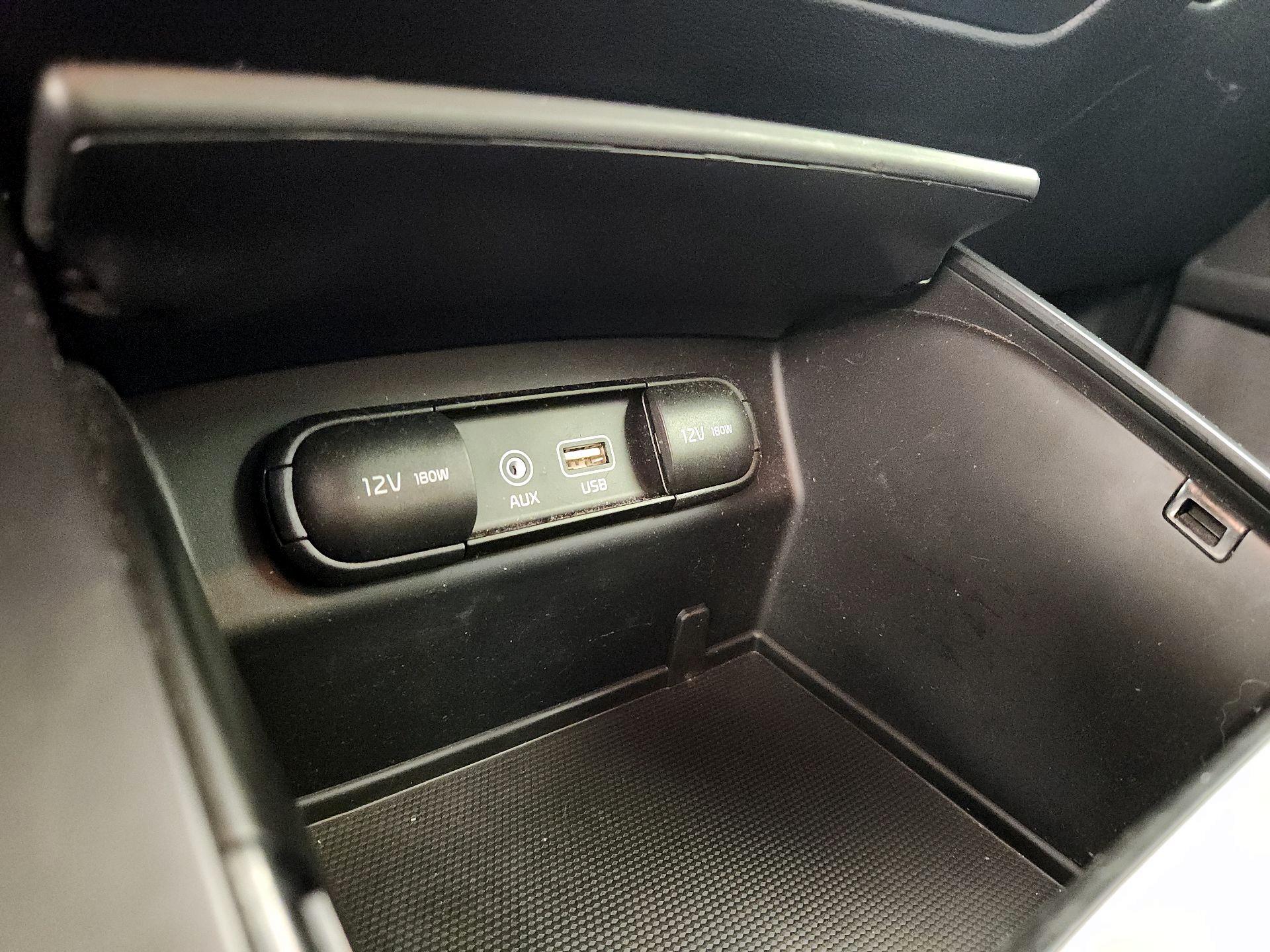 Thumbnail: 2020 Kia Sorento - 18