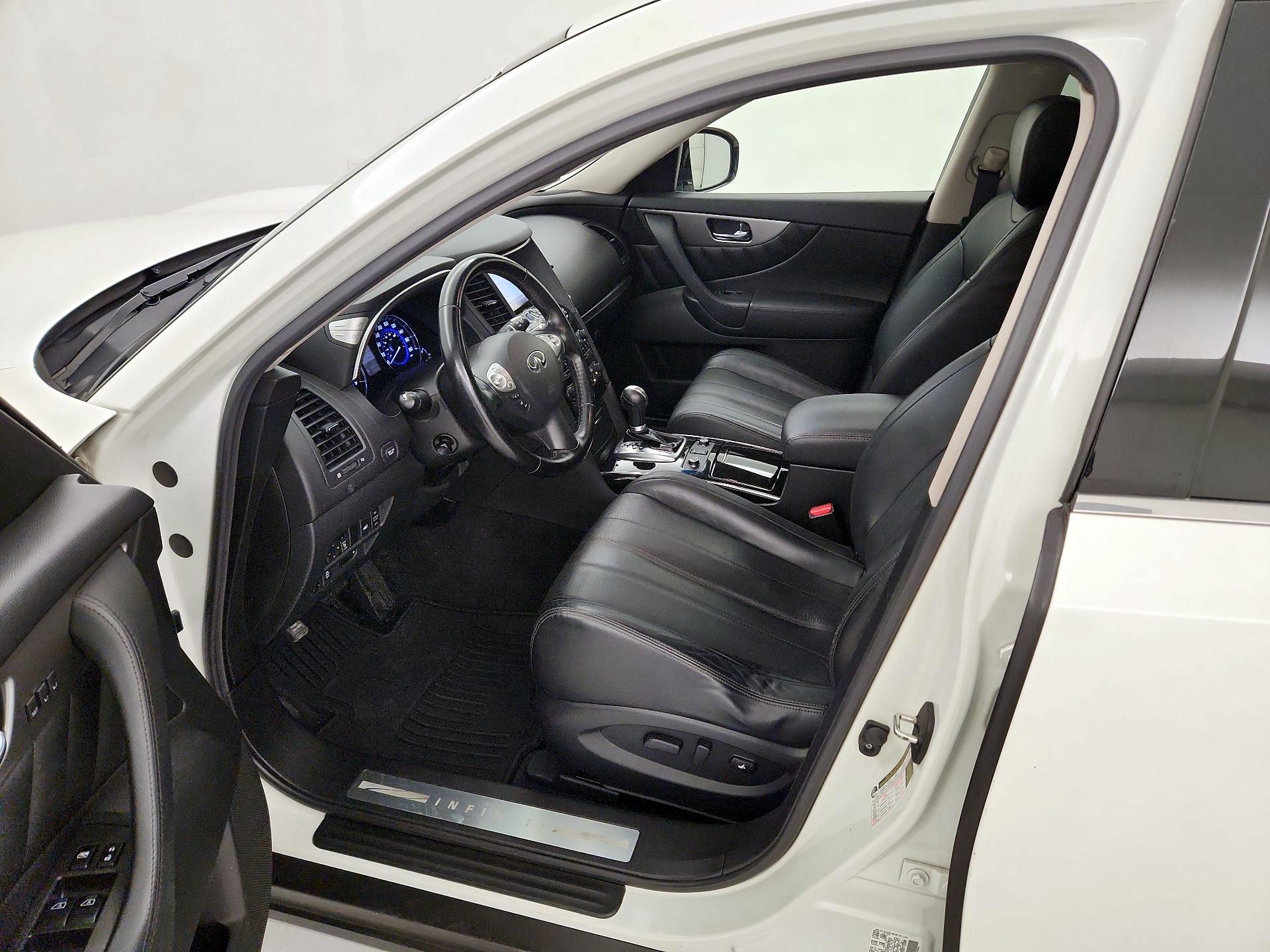 Thumbnail: 2015 INFINITI QX70 - 11