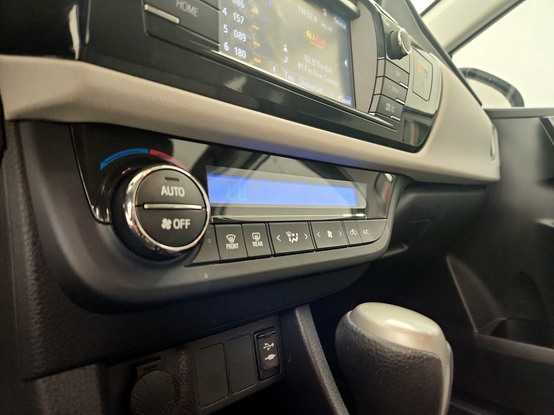 Thumbnail: 2016 Toyota Corolla - 16