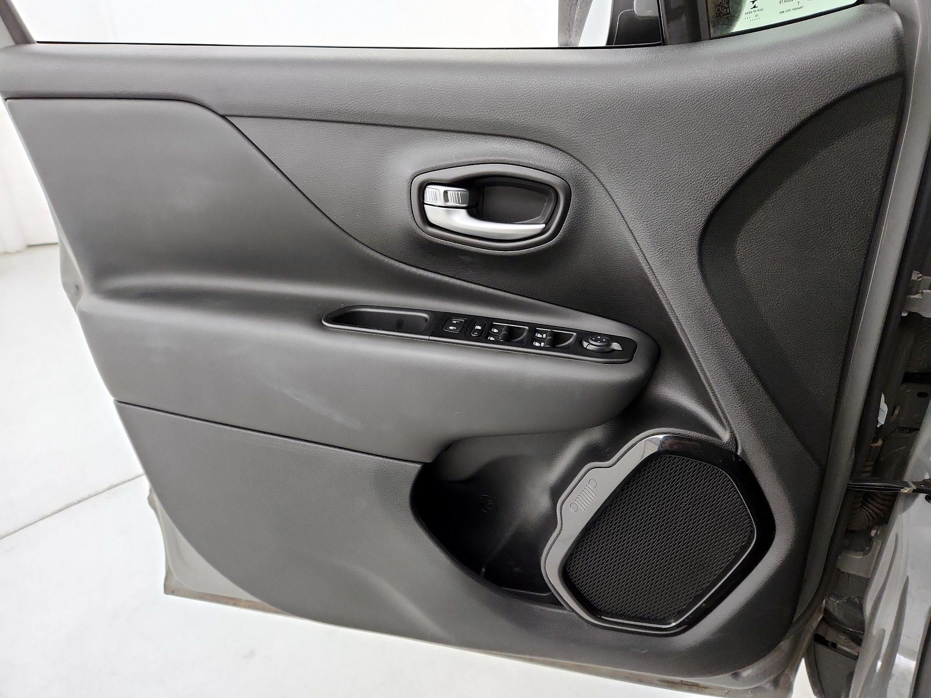 Thumbnail: 2020 Jeep Renegade - 12