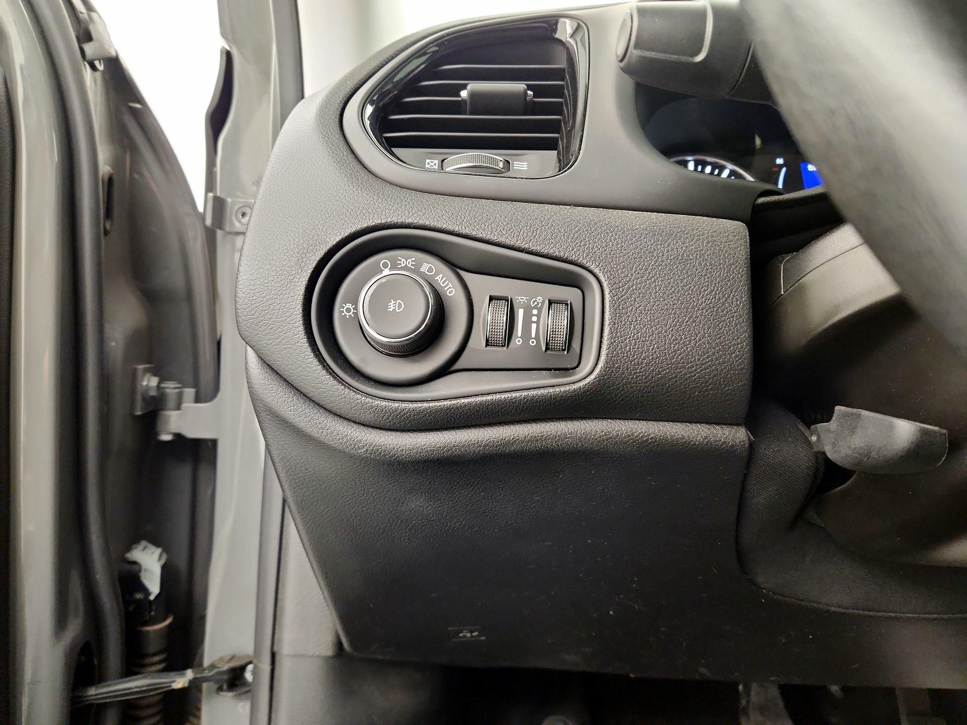 Thumbnail: 2020 Jeep Renegade - 13