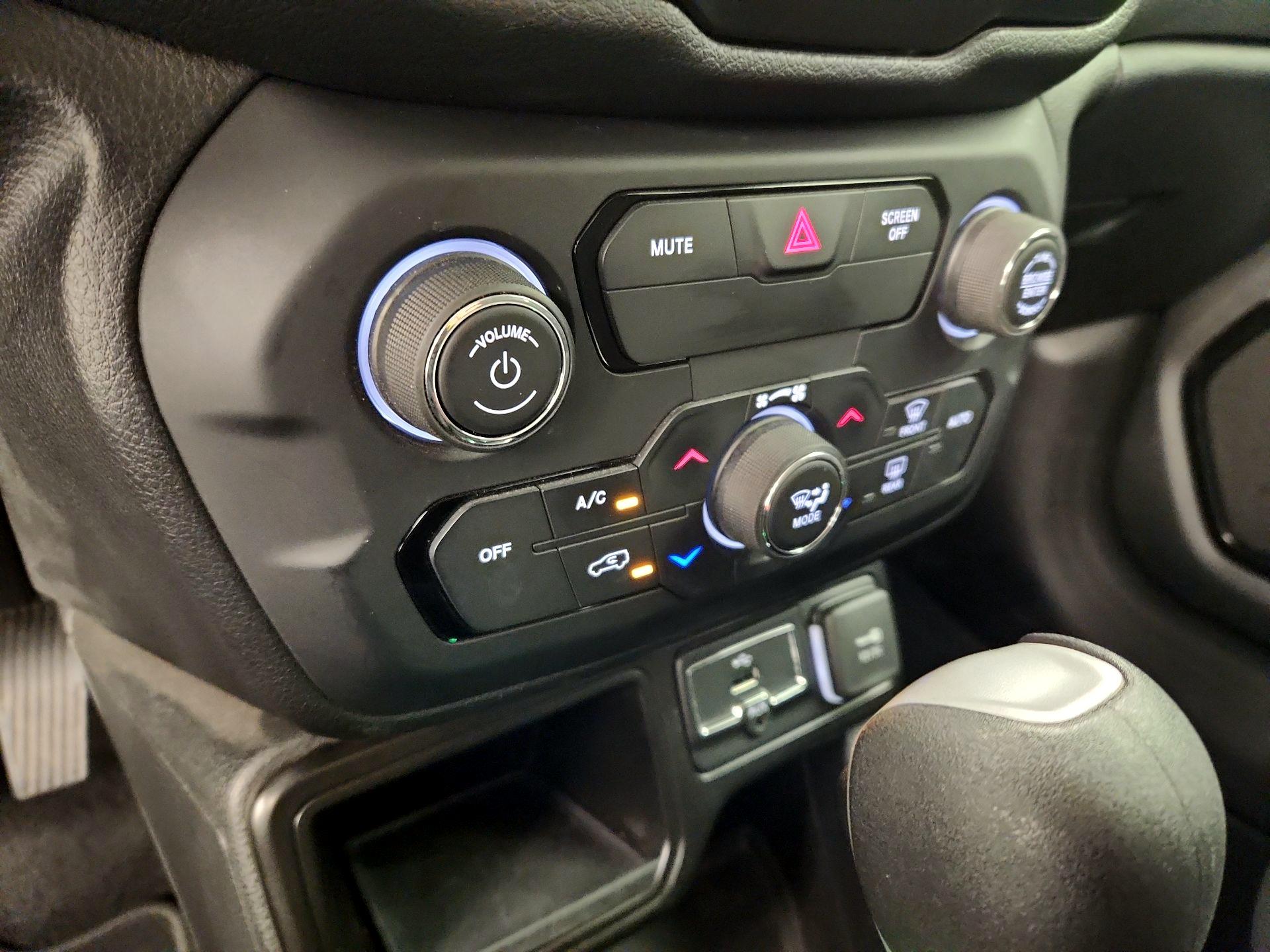 Thumbnail: 2020 Jeep Renegade - 16