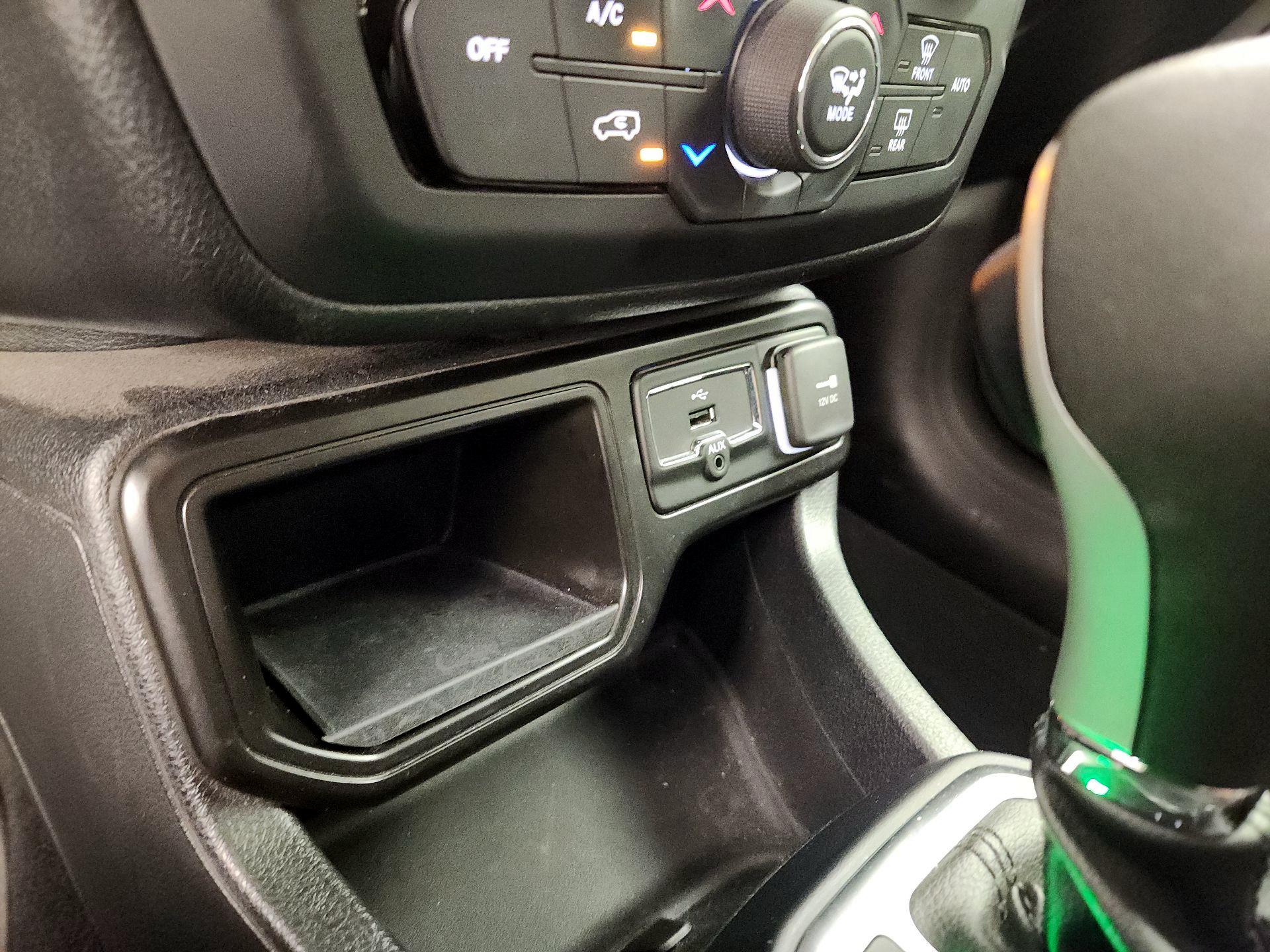 Thumbnail: 2020 Jeep Renegade - 18