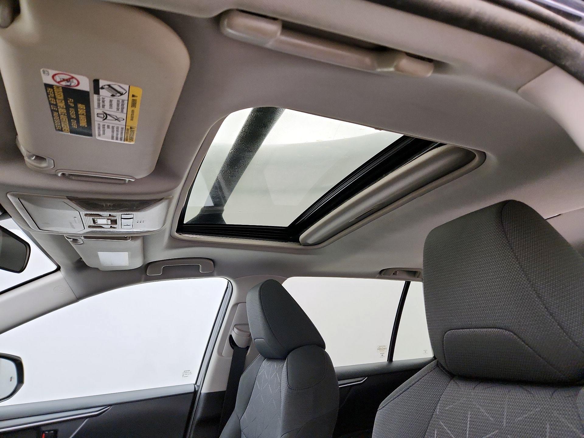 Thumbnail: 2021 Toyota RAV4 - 19