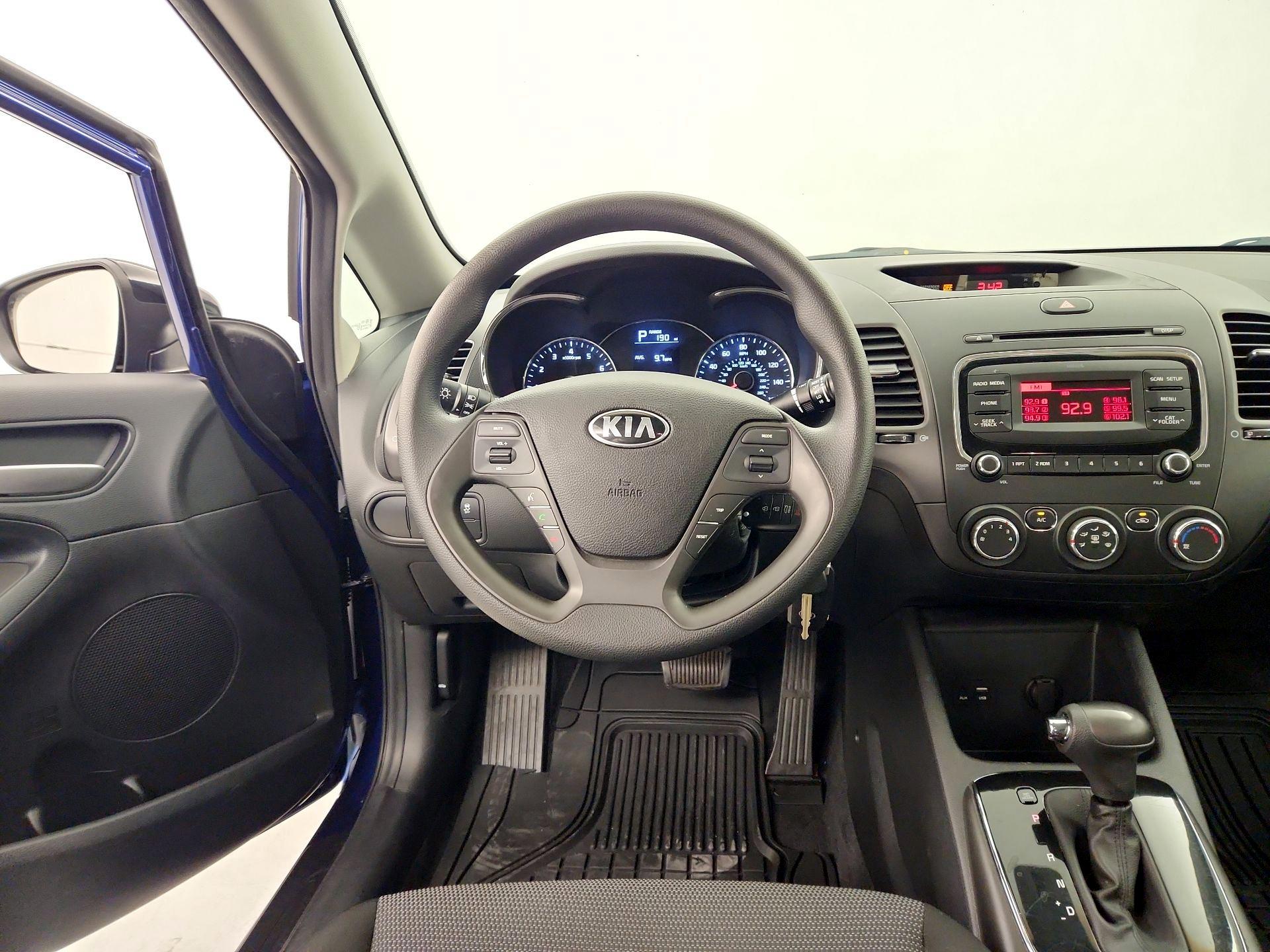 Thumbnail: 2017 Kia Forte - 10