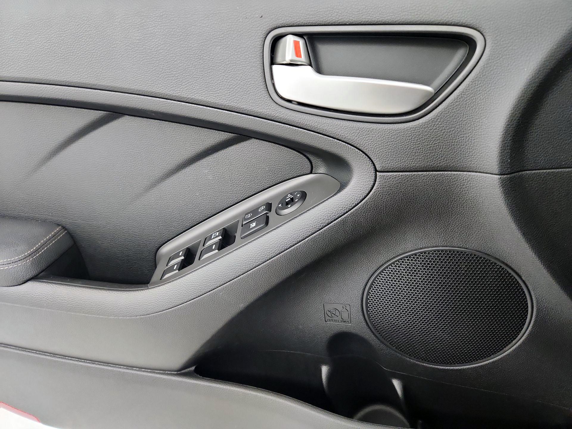 Thumbnail: 2017 Kia Forte - 12