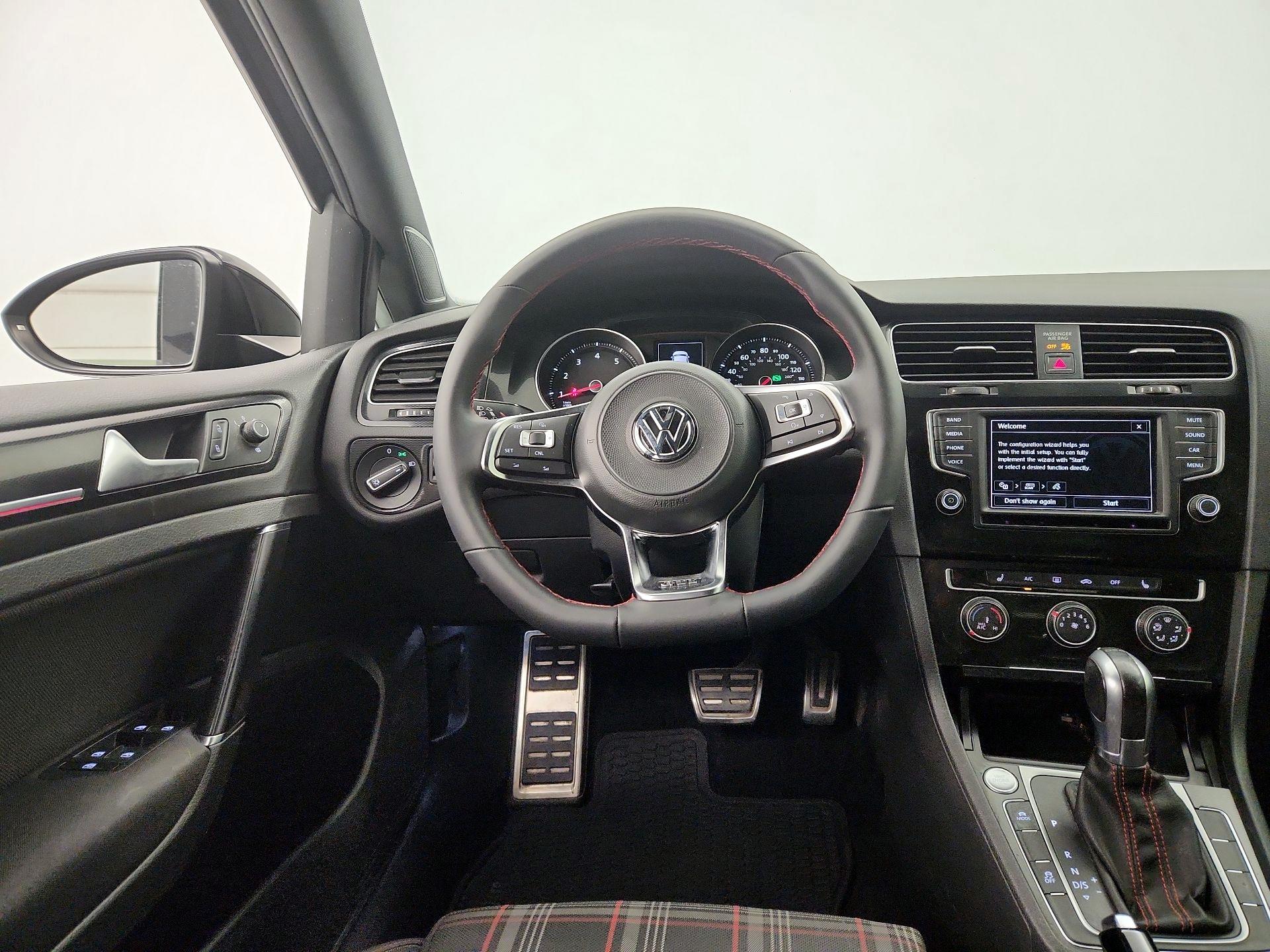 Thumbnail: 2017 Volkswagen Golf - 10