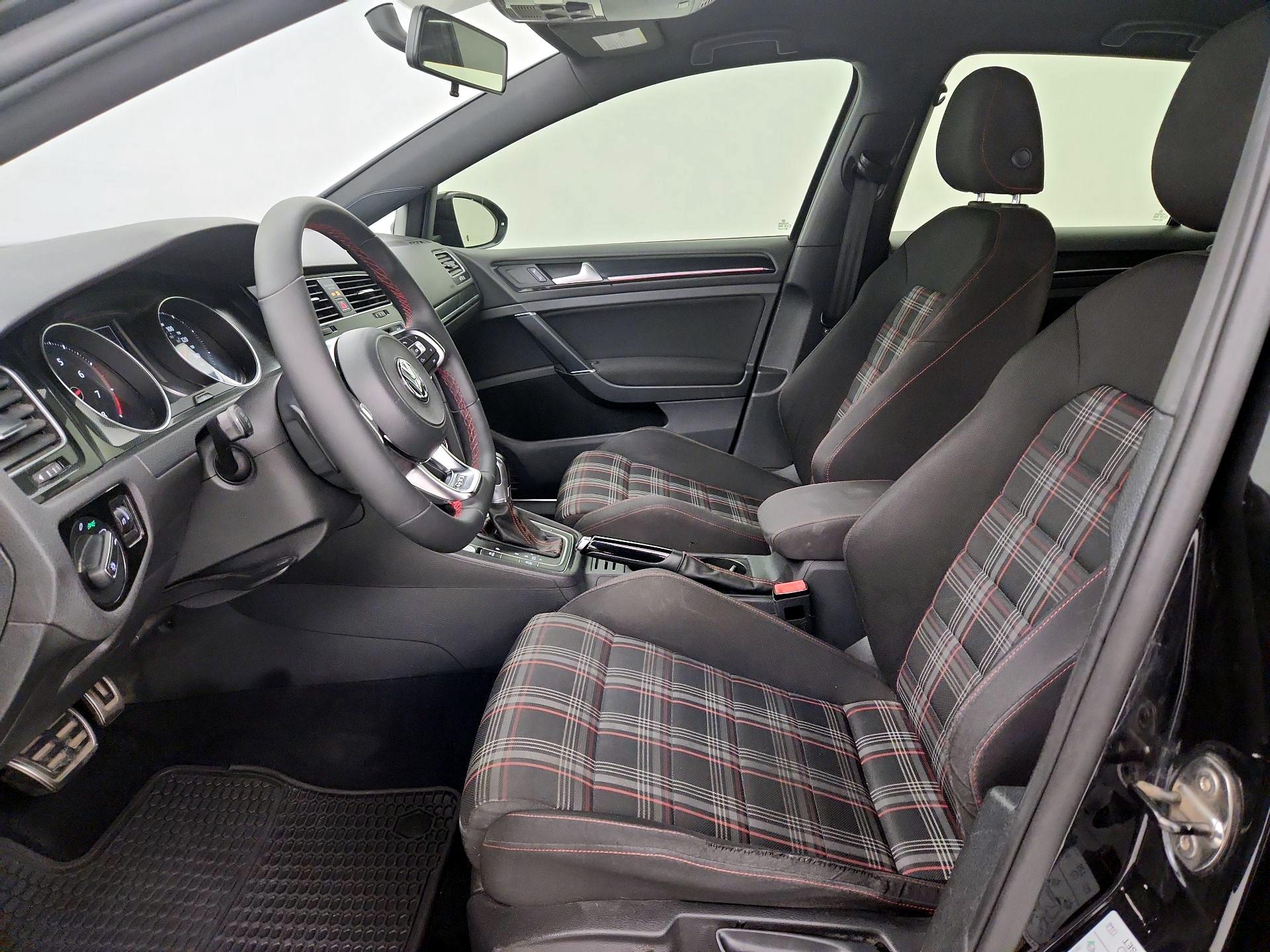 Thumbnail: 2017 Volkswagen Golf - 11