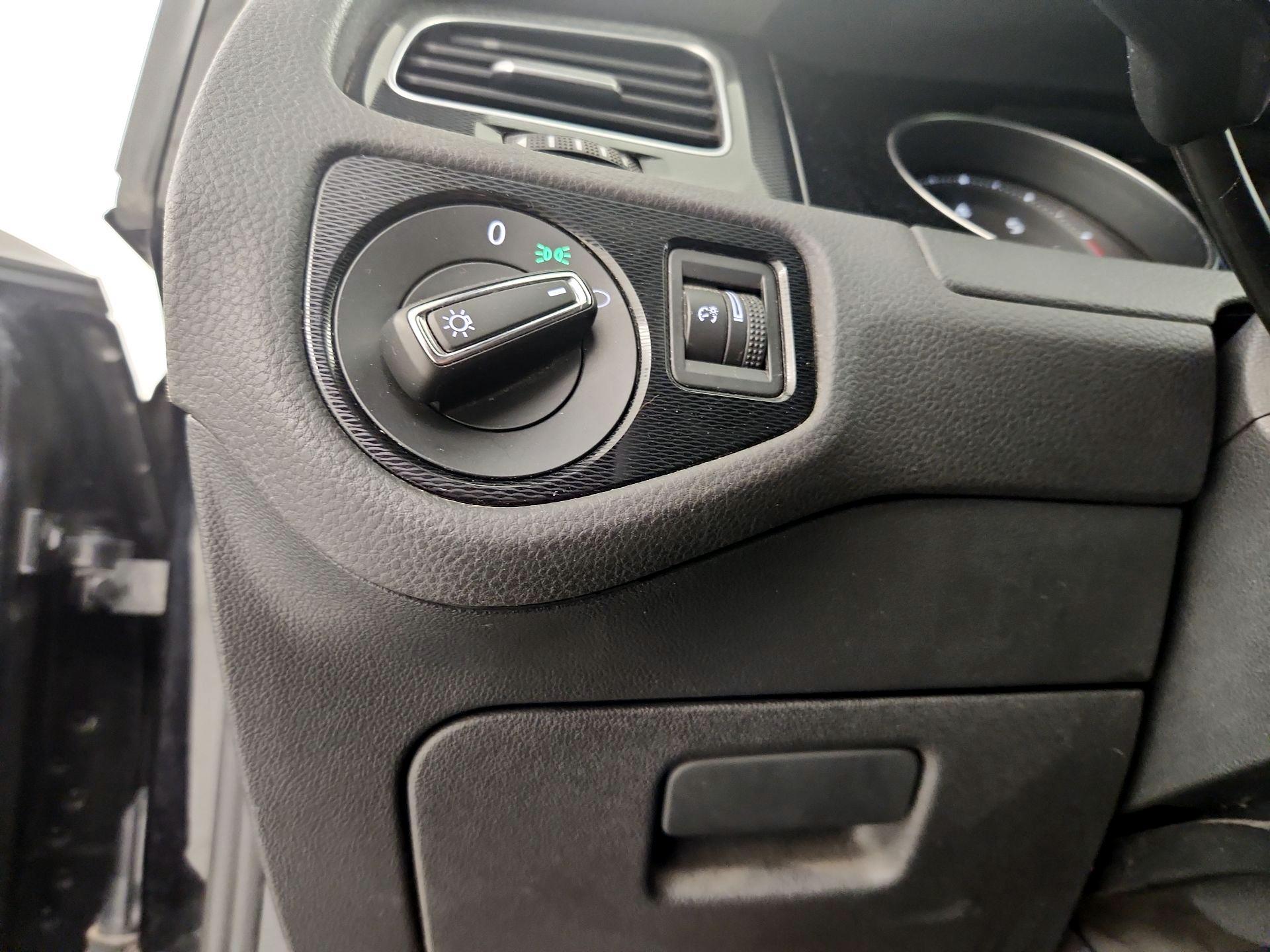 Thumbnail: 2017 Volkswagen Golf - 13