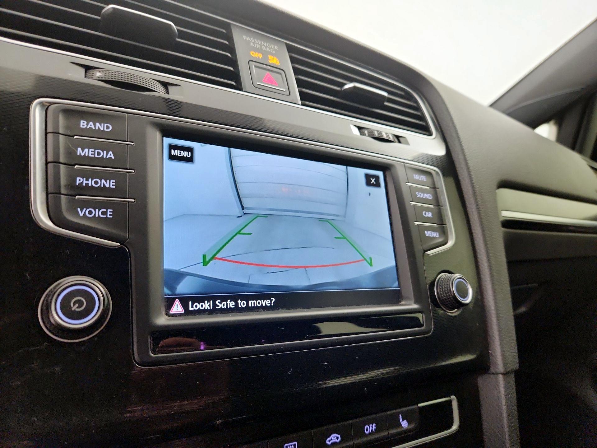 Thumbnail: 2017 Volkswagen Golf - 14