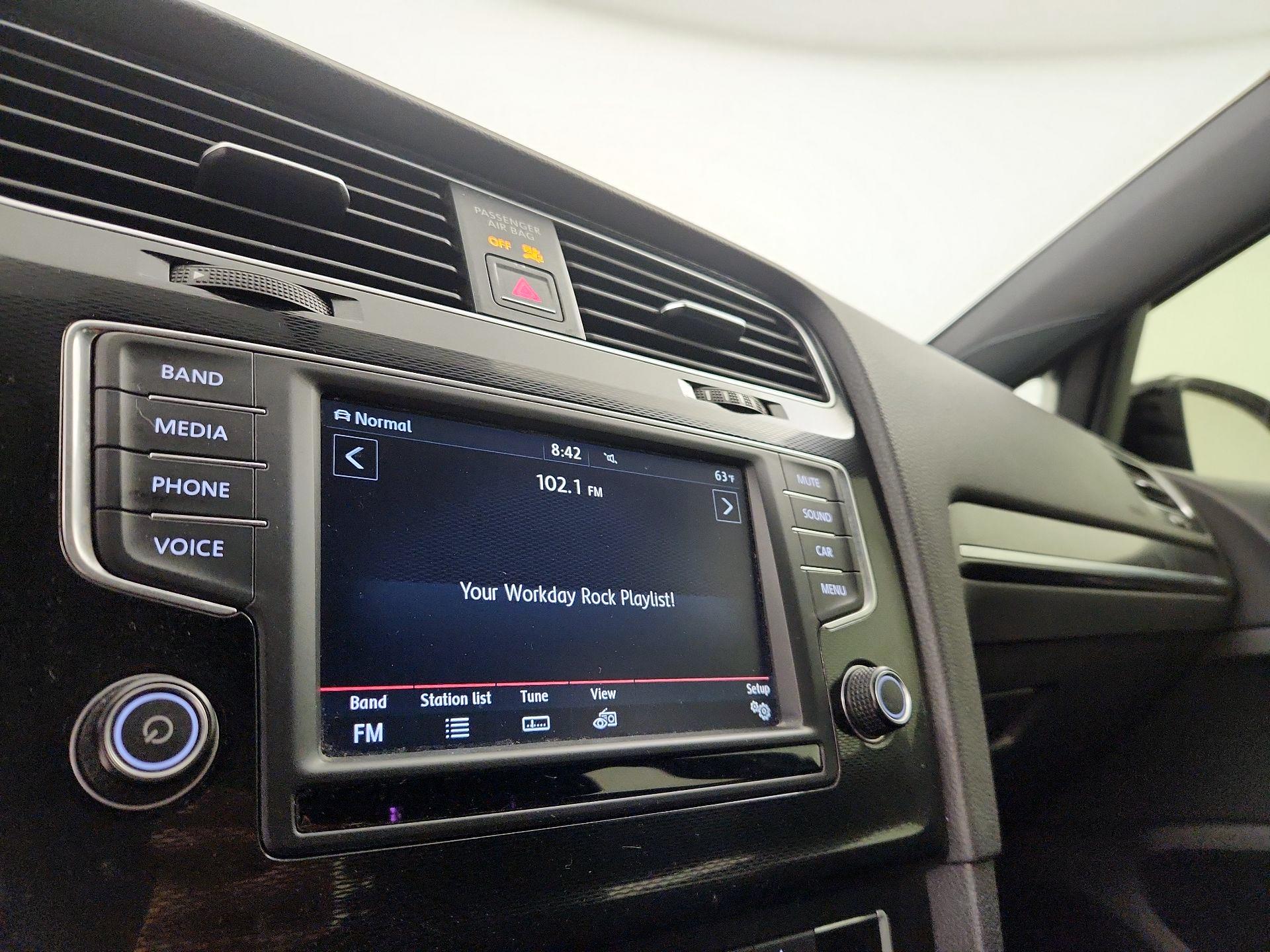 Thumbnail: 2017 Volkswagen Golf - 15