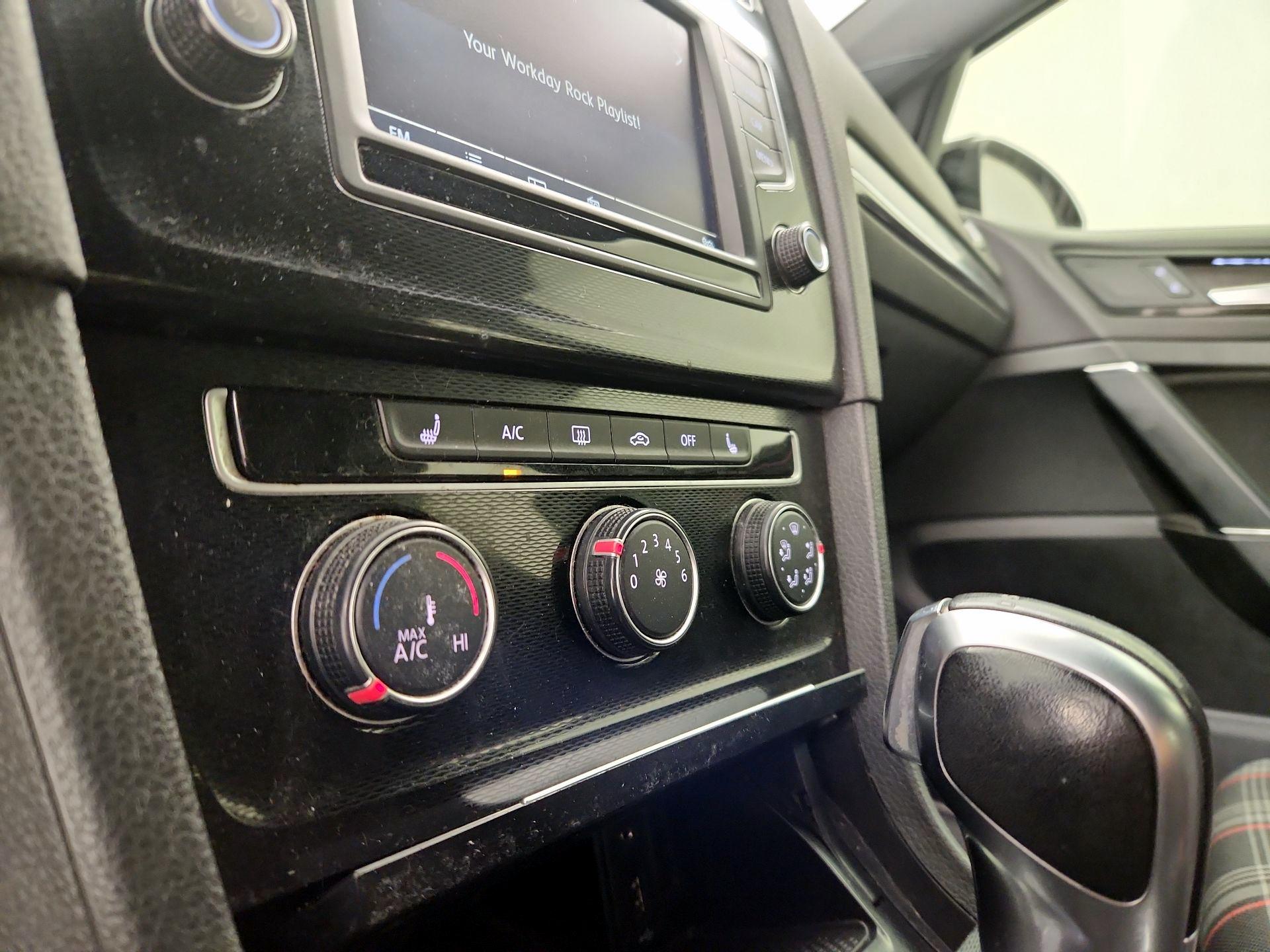 Thumbnail: 2017 Volkswagen Golf - 16