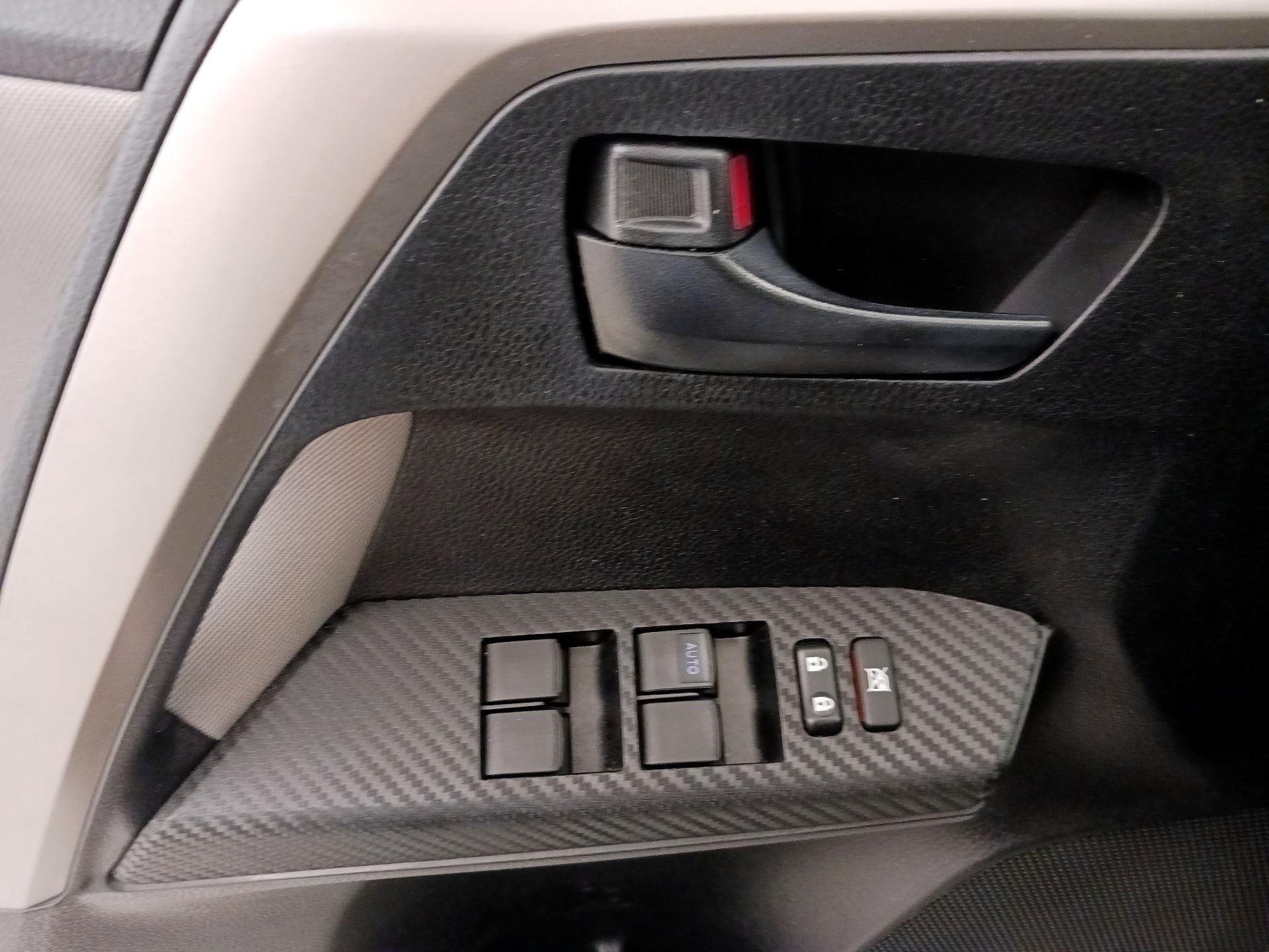 Thumbnail: 2015 Toyota RAV4 - 12