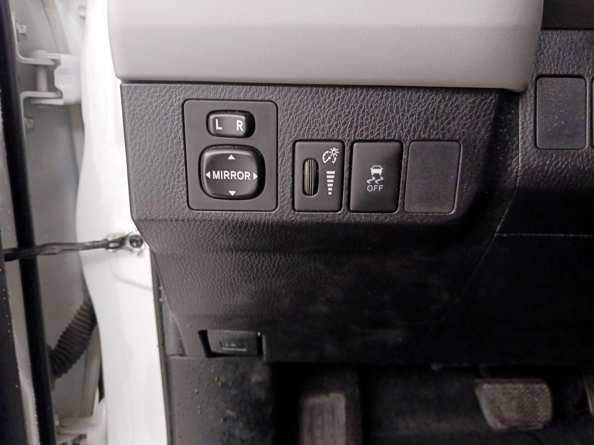 Thumbnail: 2015 Toyota RAV4 - 13