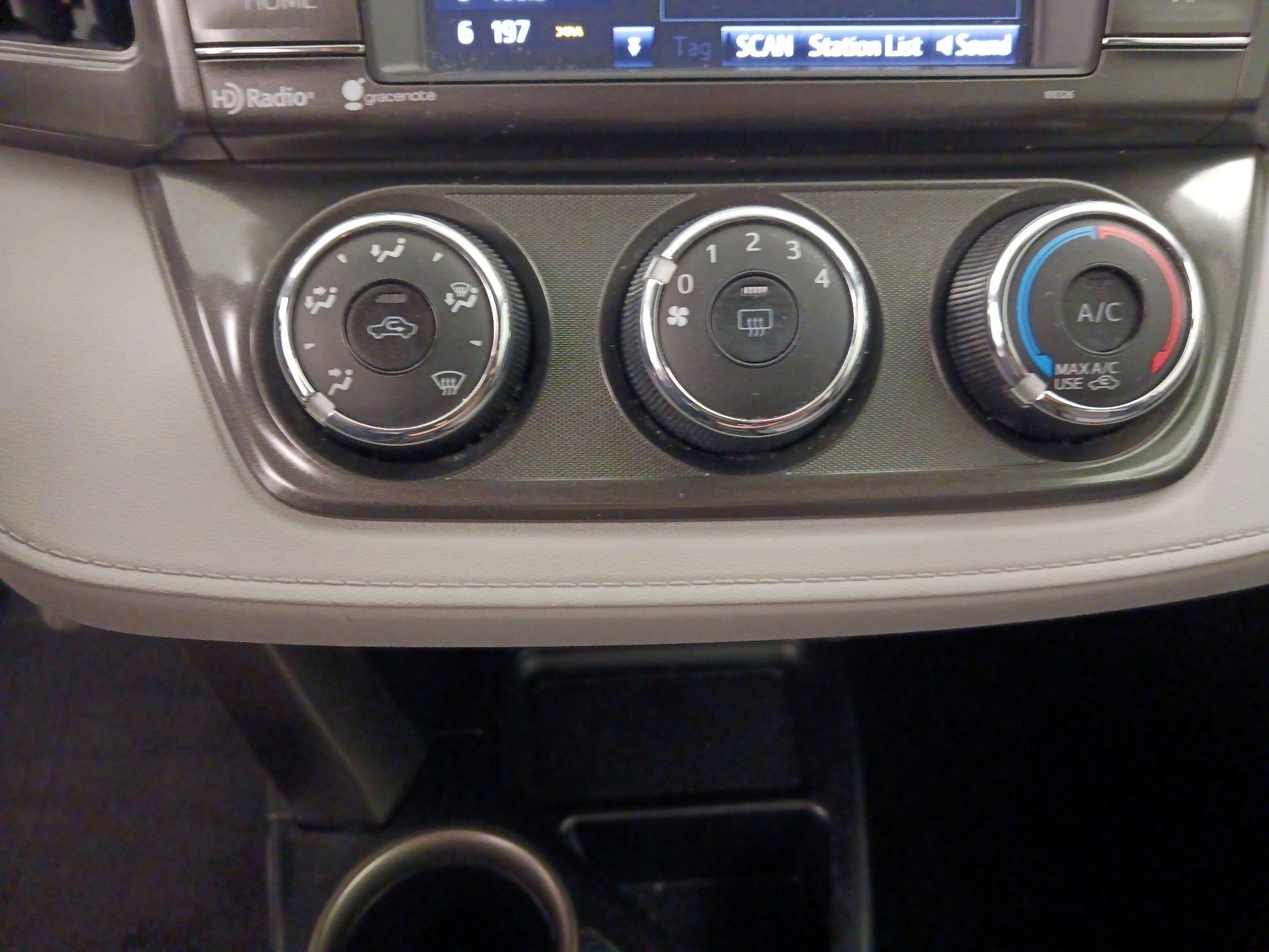 Thumbnail: 2015 Toyota RAV4 - 16