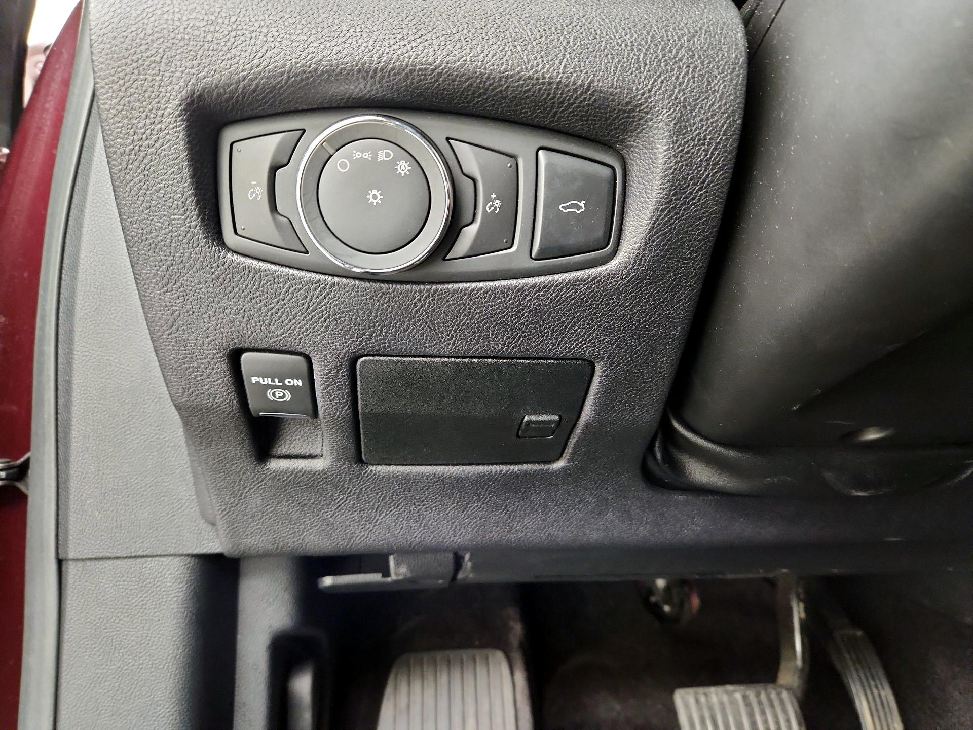 Thumbnail: 2017 Lincoln Continental - 13