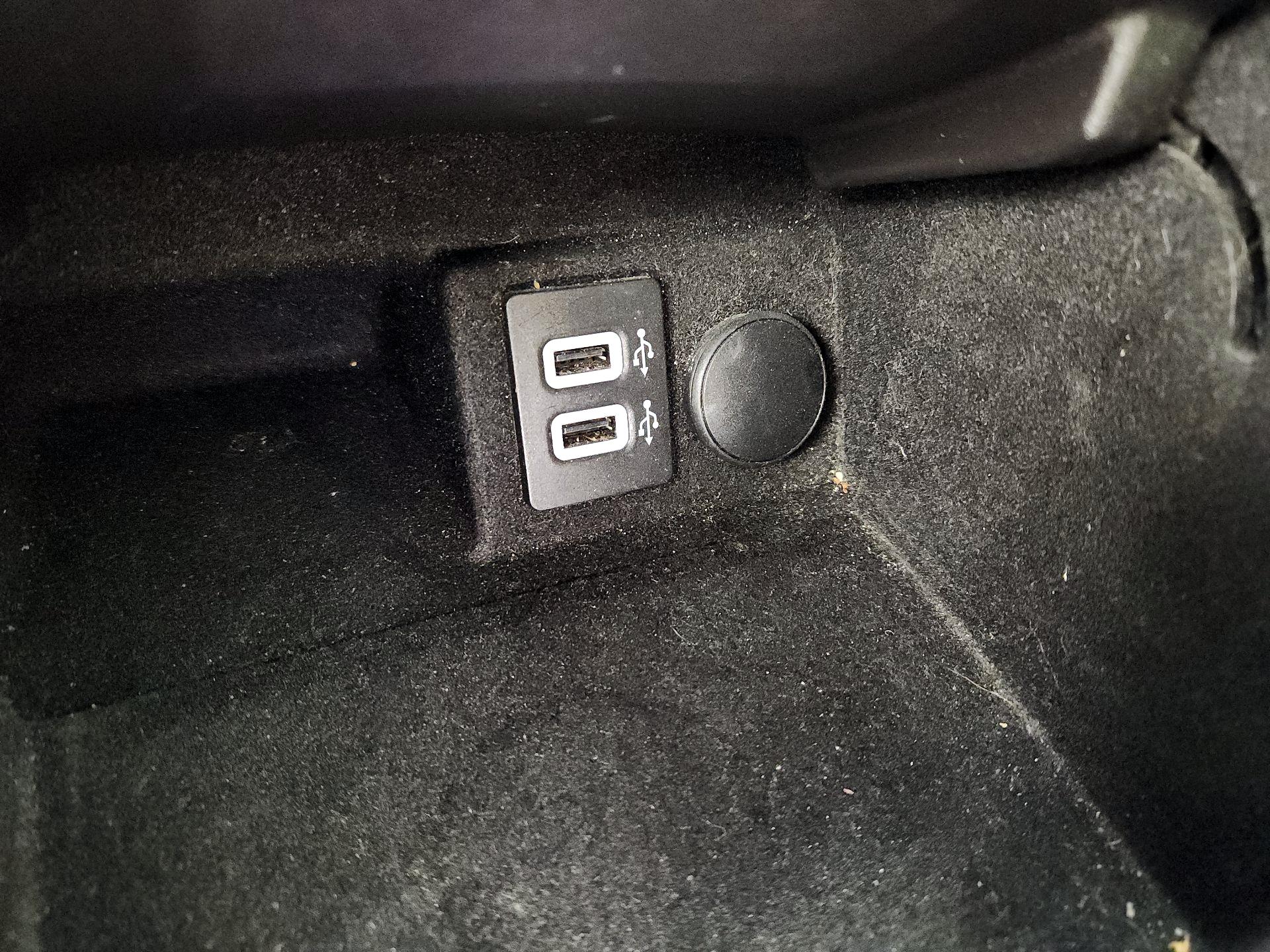 Thumbnail: 2017 Lincoln Continental - 19