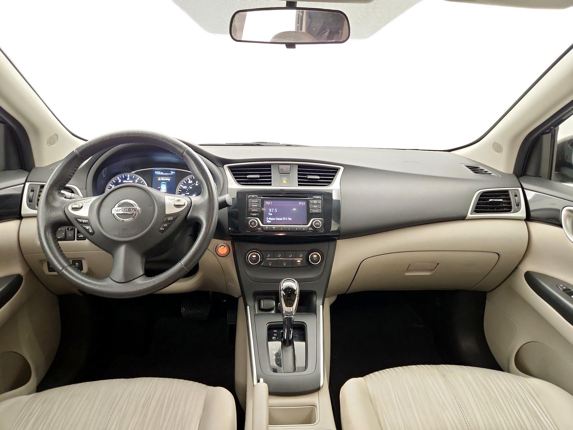 Thumbnail: 2016 Nissan Sentra - 9