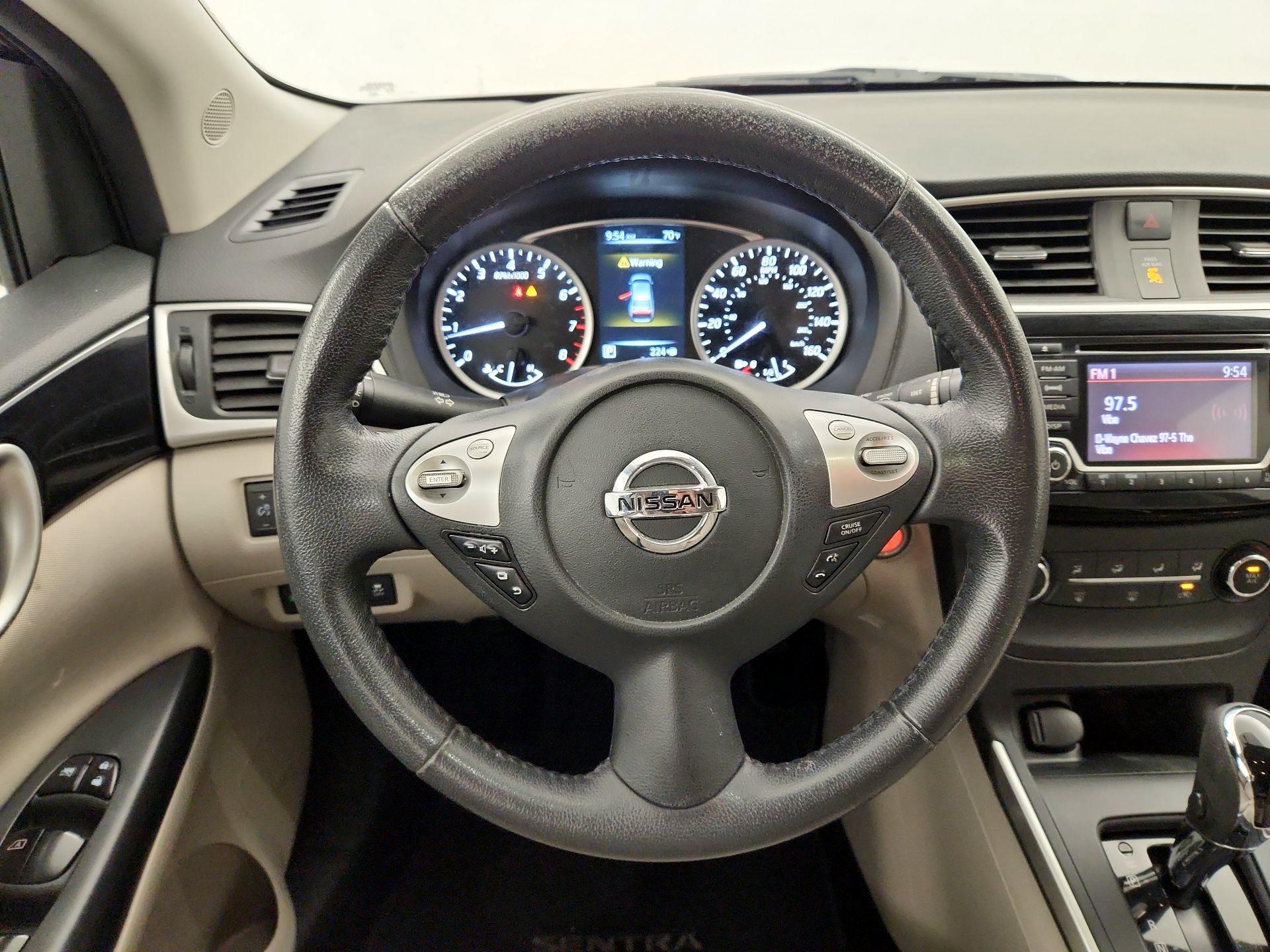 Thumbnail: 2016 Nissan Sentra - 10