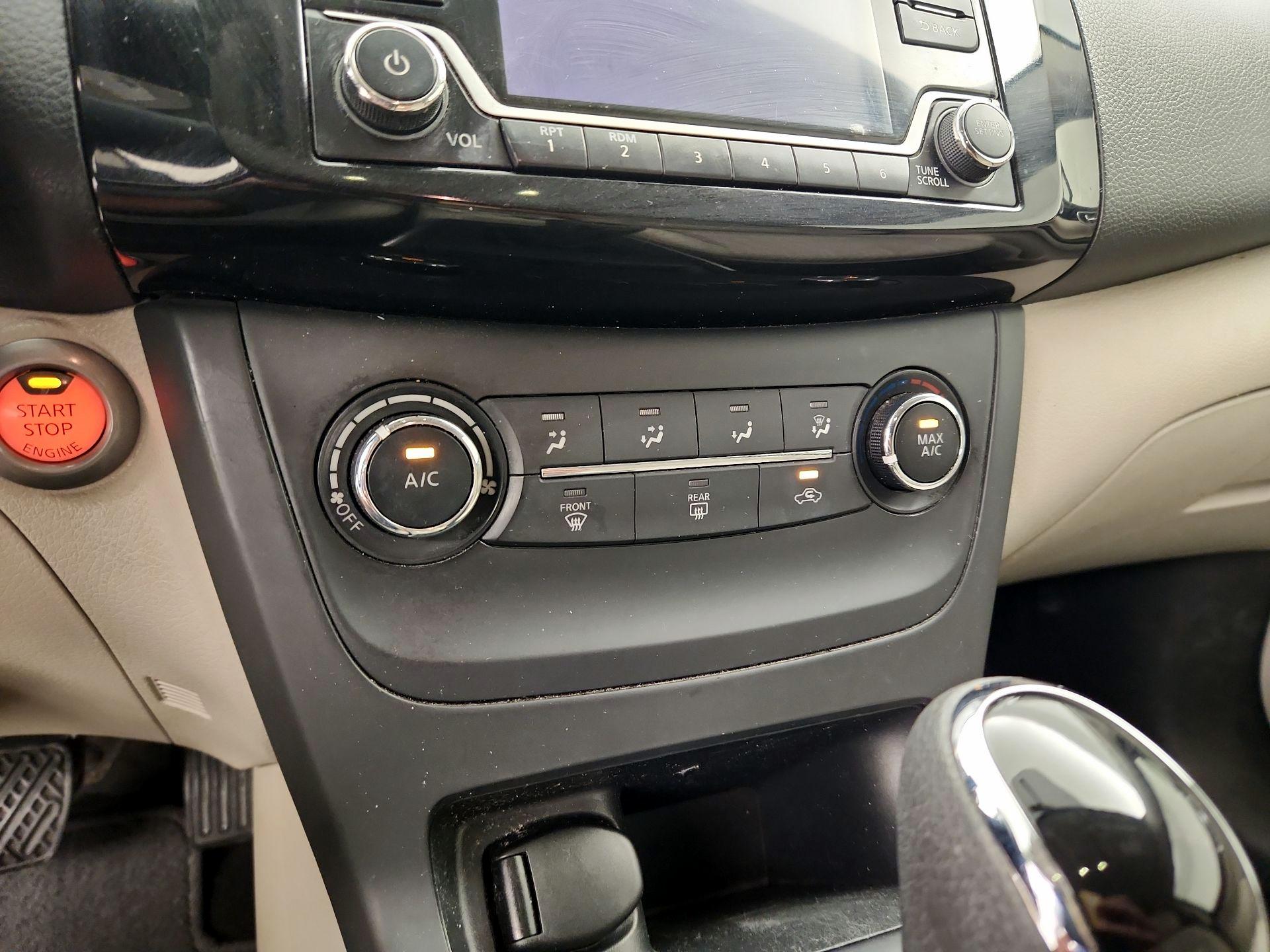 Thumbnail: 2016 Nissan Sentra - 16