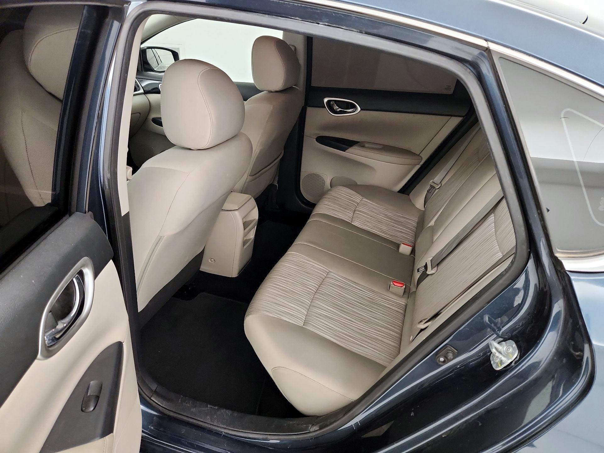 Thumbnail: 2016 Nissan Sentra - 19