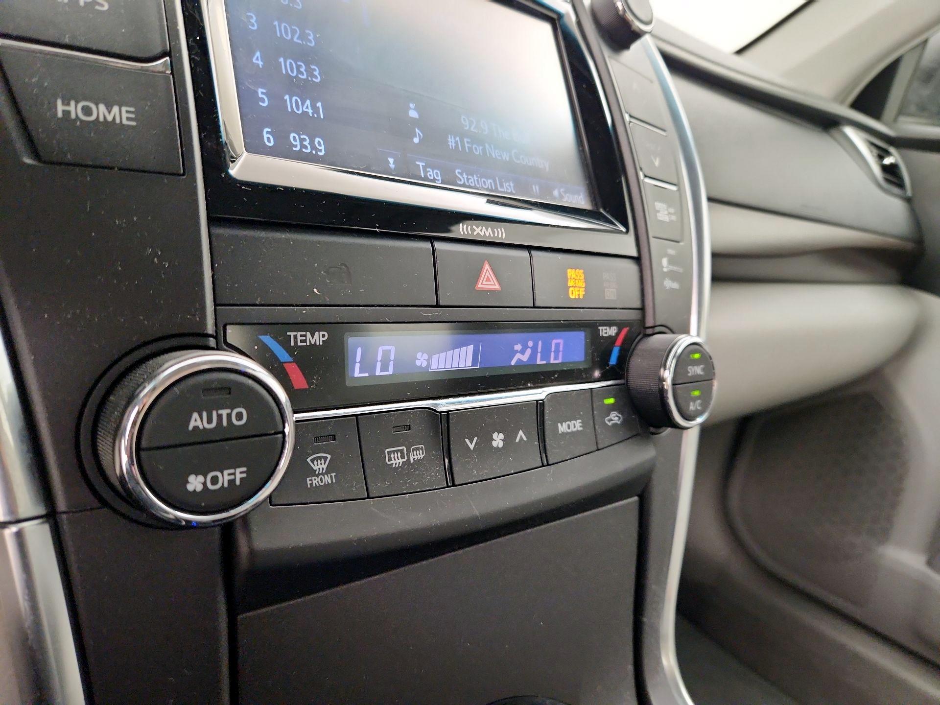 Thumbnail: 2016 Toyota Camry - 16