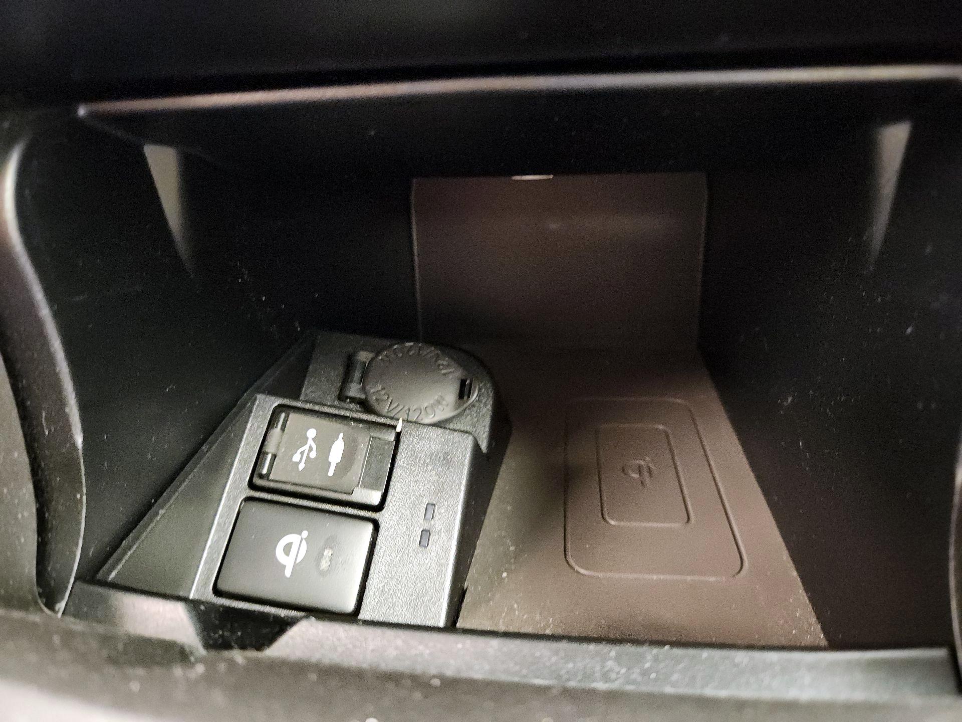 Thumbnail: 2016 Toyota Camry - 18
