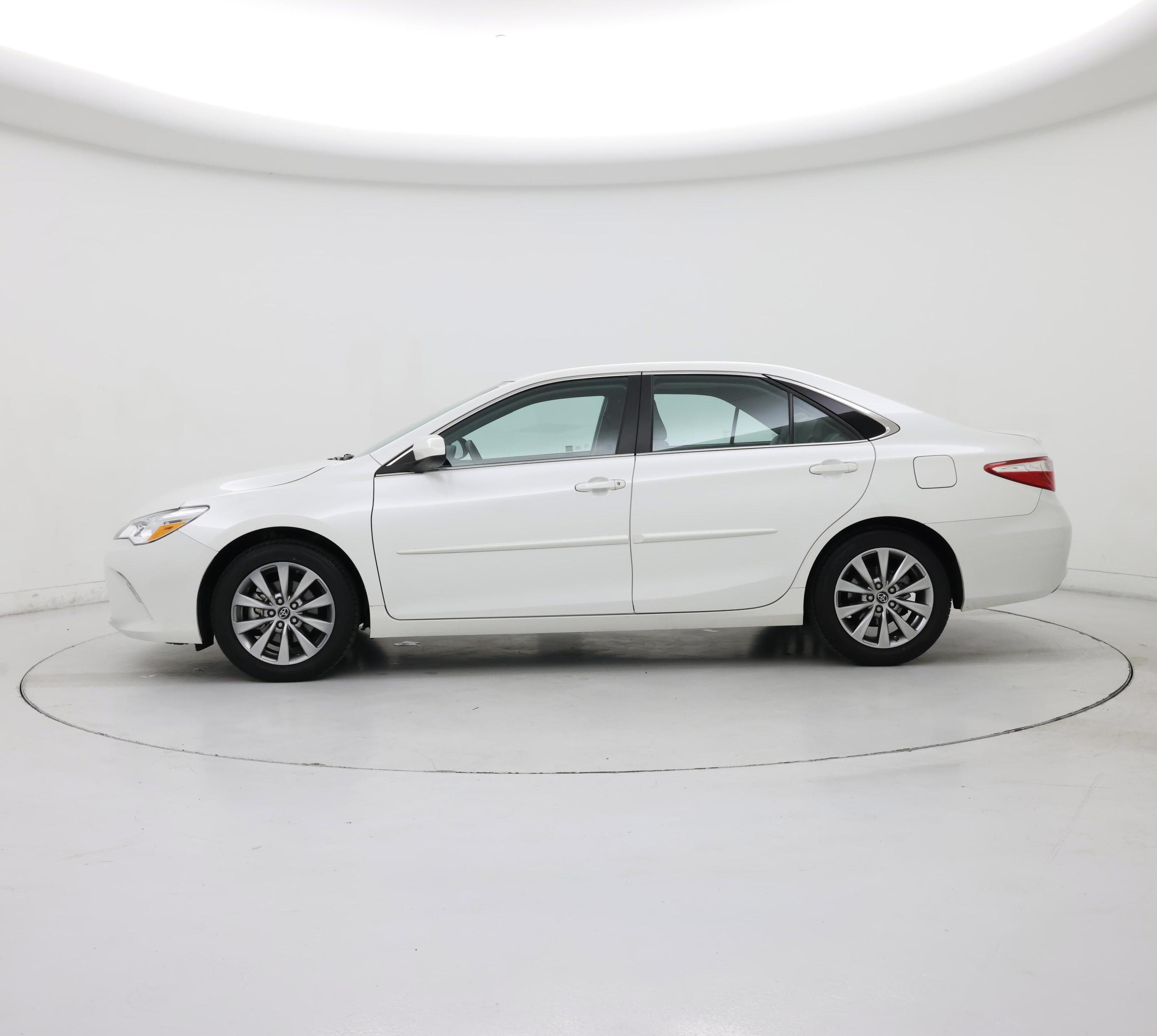 Thumbnail: 2016 Toyota Camry - 3