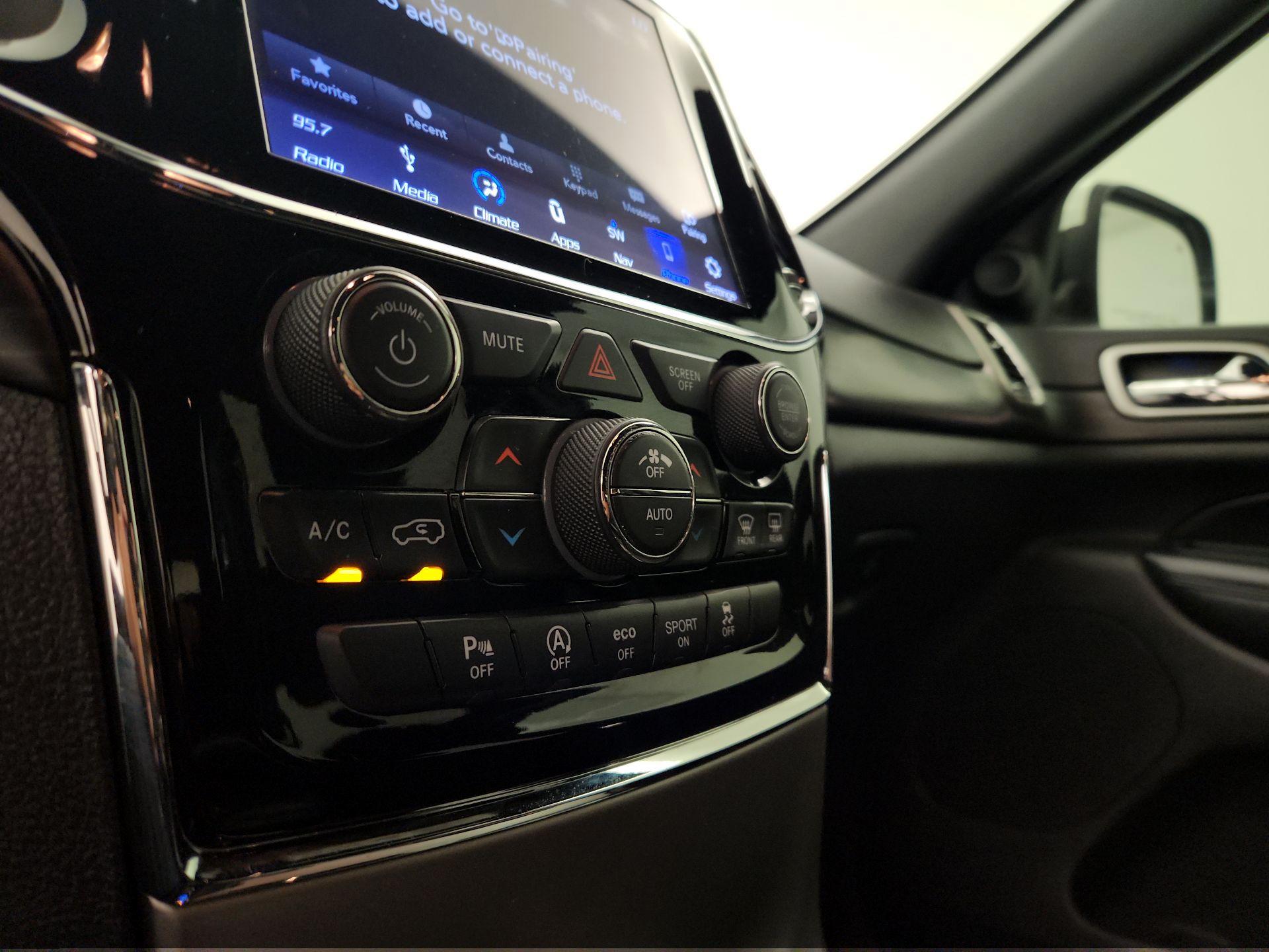 Thumbnail: 2019 Jeep Grand Cherokee - 16