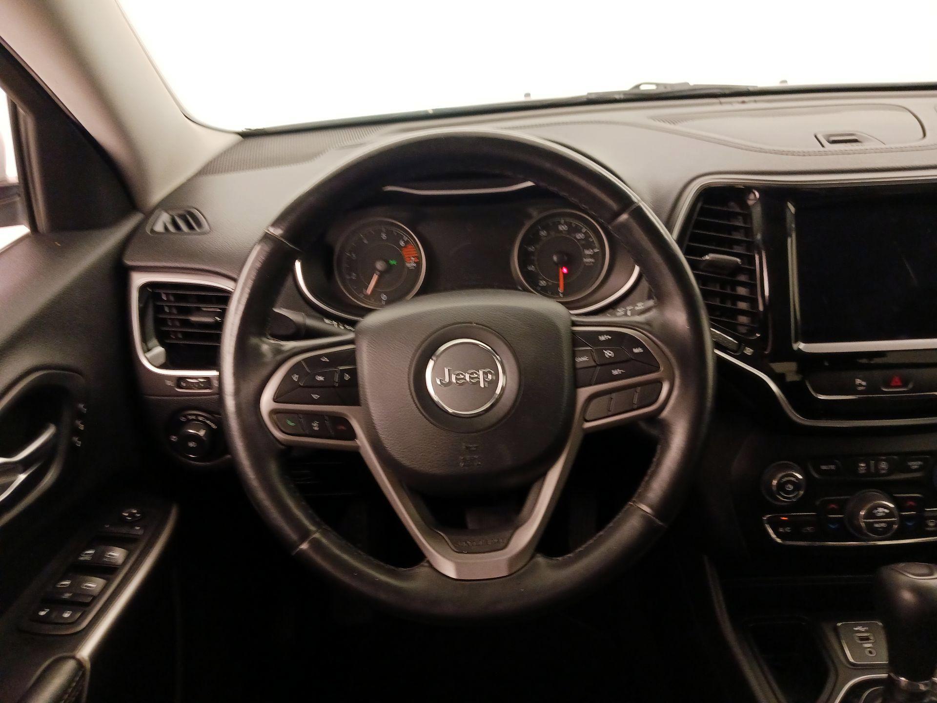 Thumbnail: 2020 Jeep Cherokee - 10