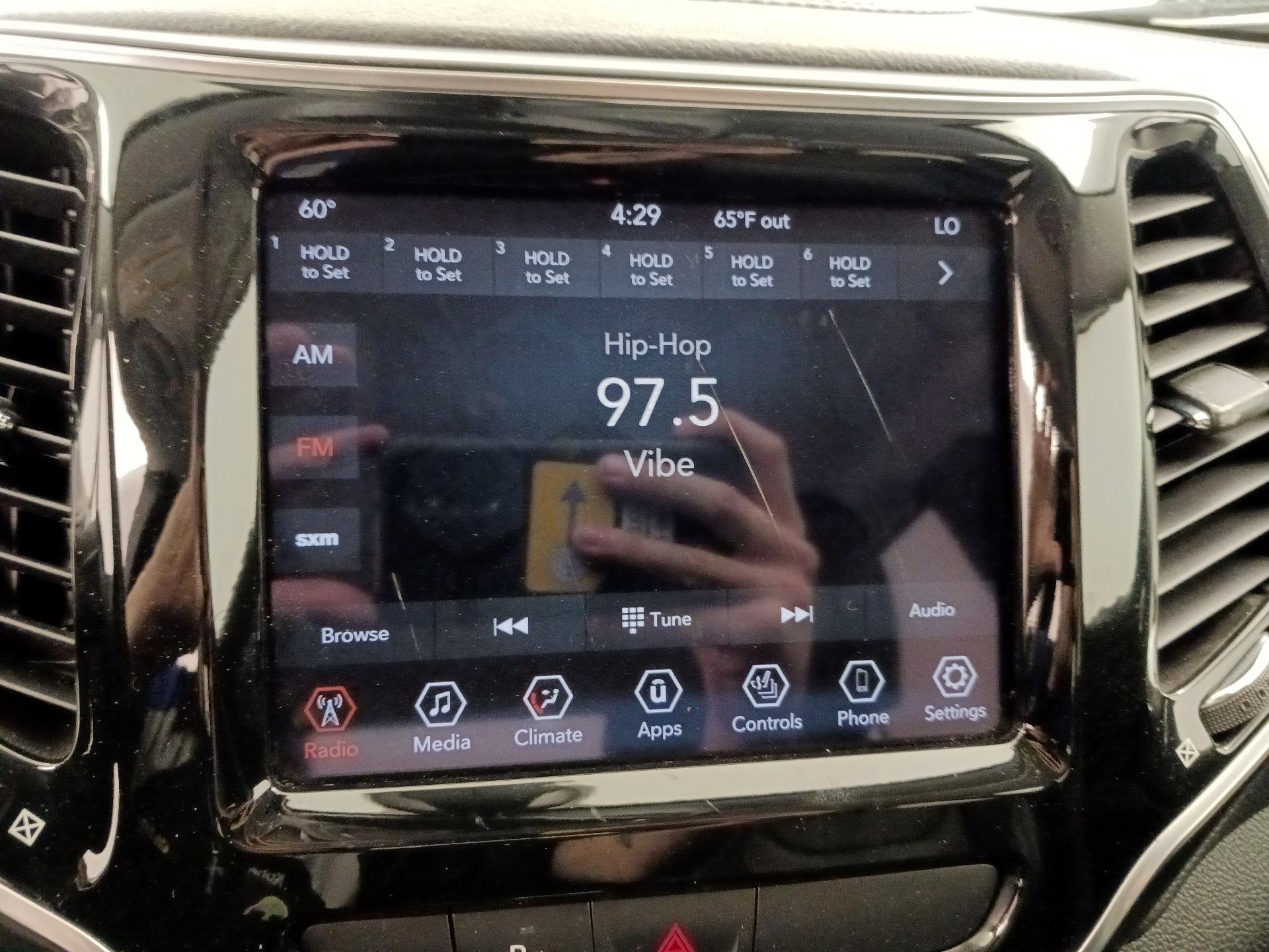 Thumbnail: 2020 Jeep Cherokee - 15