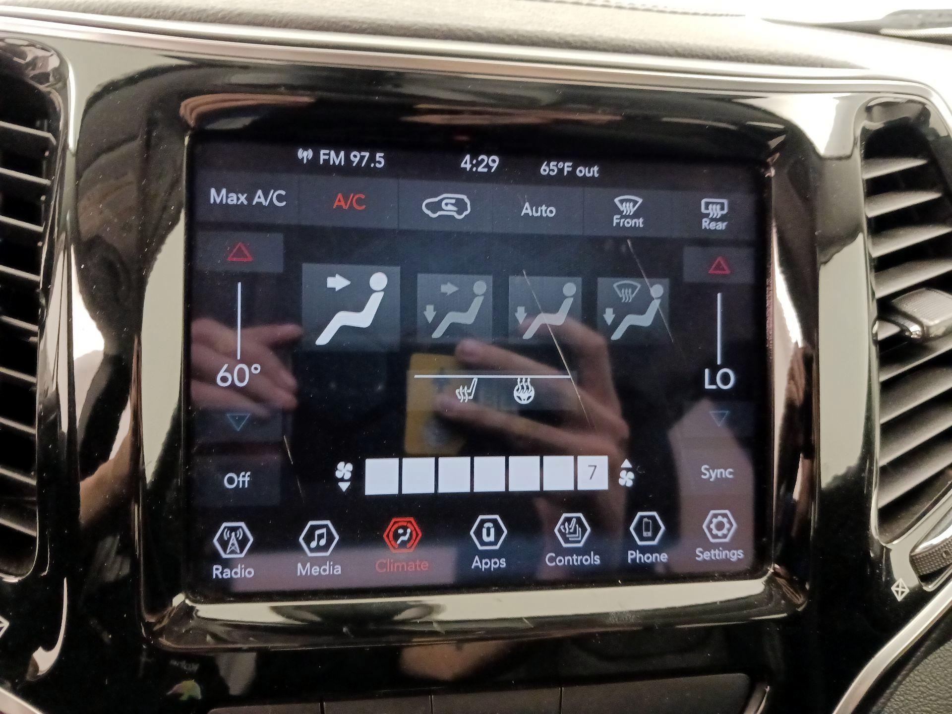 Thumbnail: 2020 Jeep Cherokee - 16