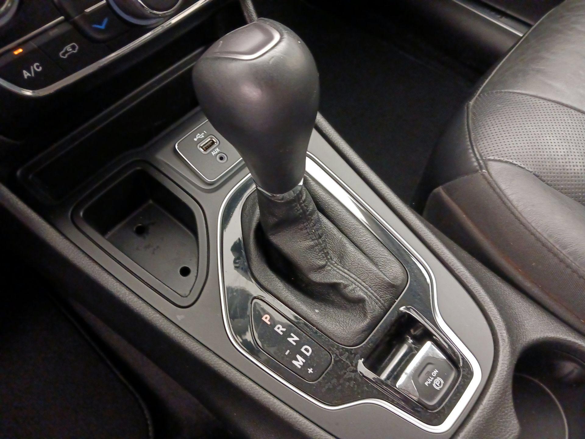 Thumbnail: 2020 Jeep Cherokee - 17