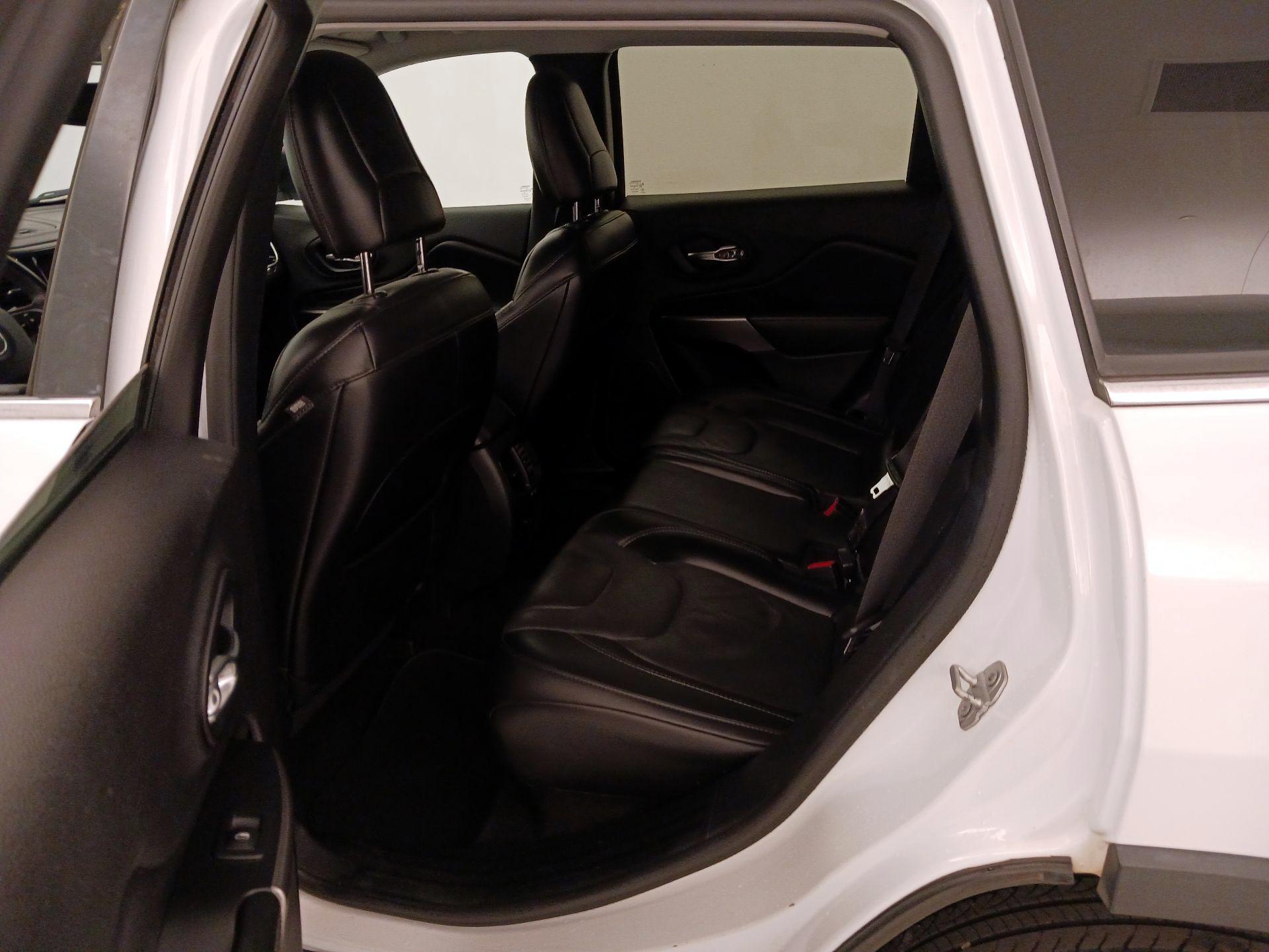 Thumbnail: 2020 Jeep Cherokee - 19